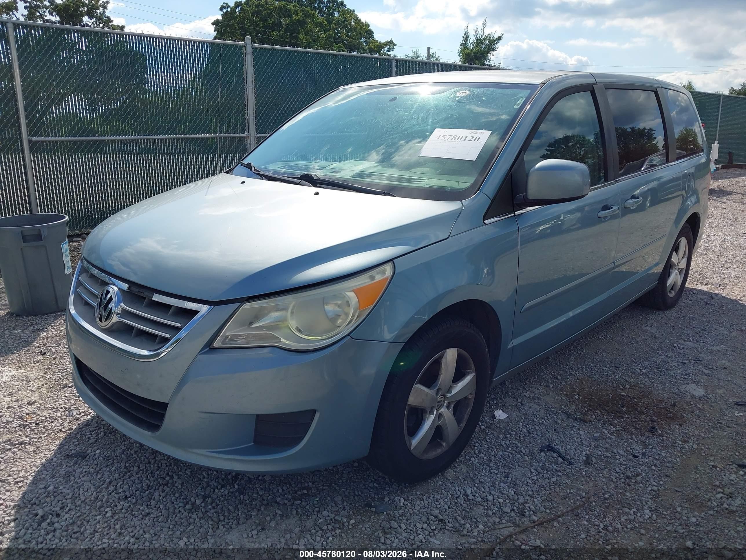 2010 Volkswagen Routan Se Blue vin: 2V4RW3D18AR231350