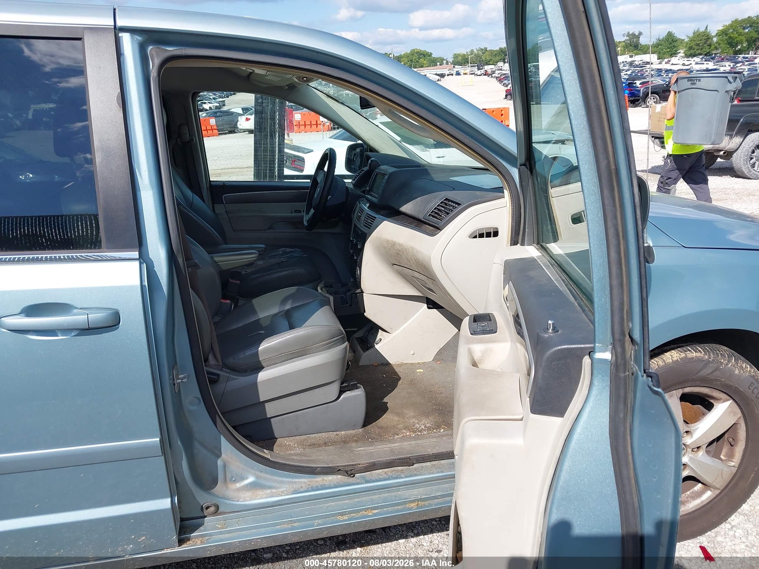 2010 Volkswagen Routan Se Blue vin: 2V4RW3D18AR231350