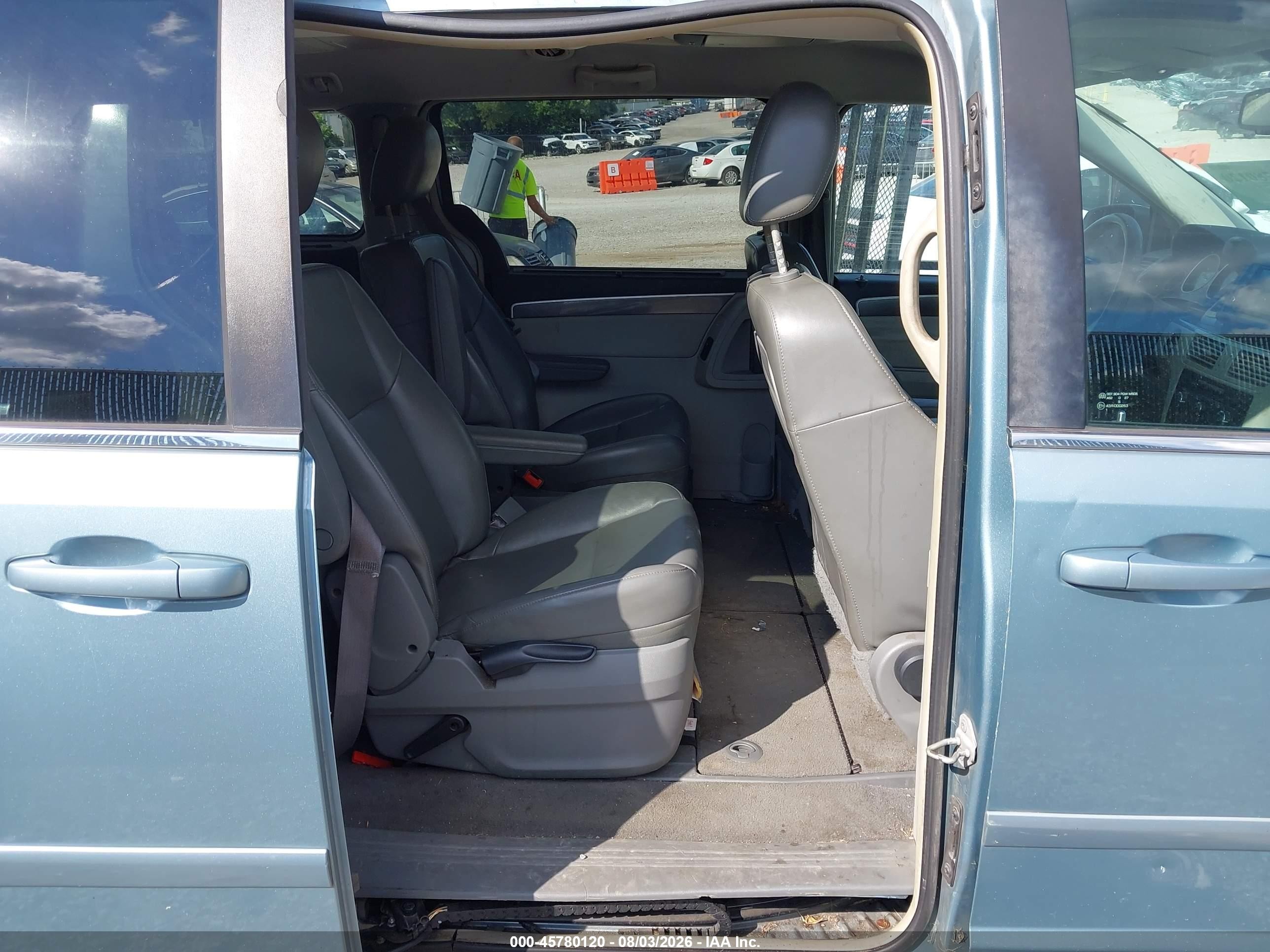2010 Volkswagen Routan Se Blue vin: 2V4RW3D18AR231350