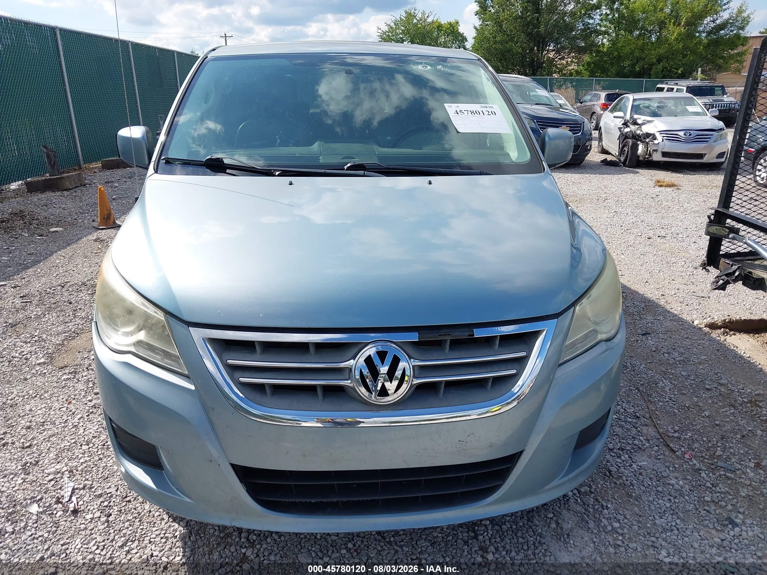 2010 Volkswagen Routan Se Blue vin: 2V4RW3D18AR231350