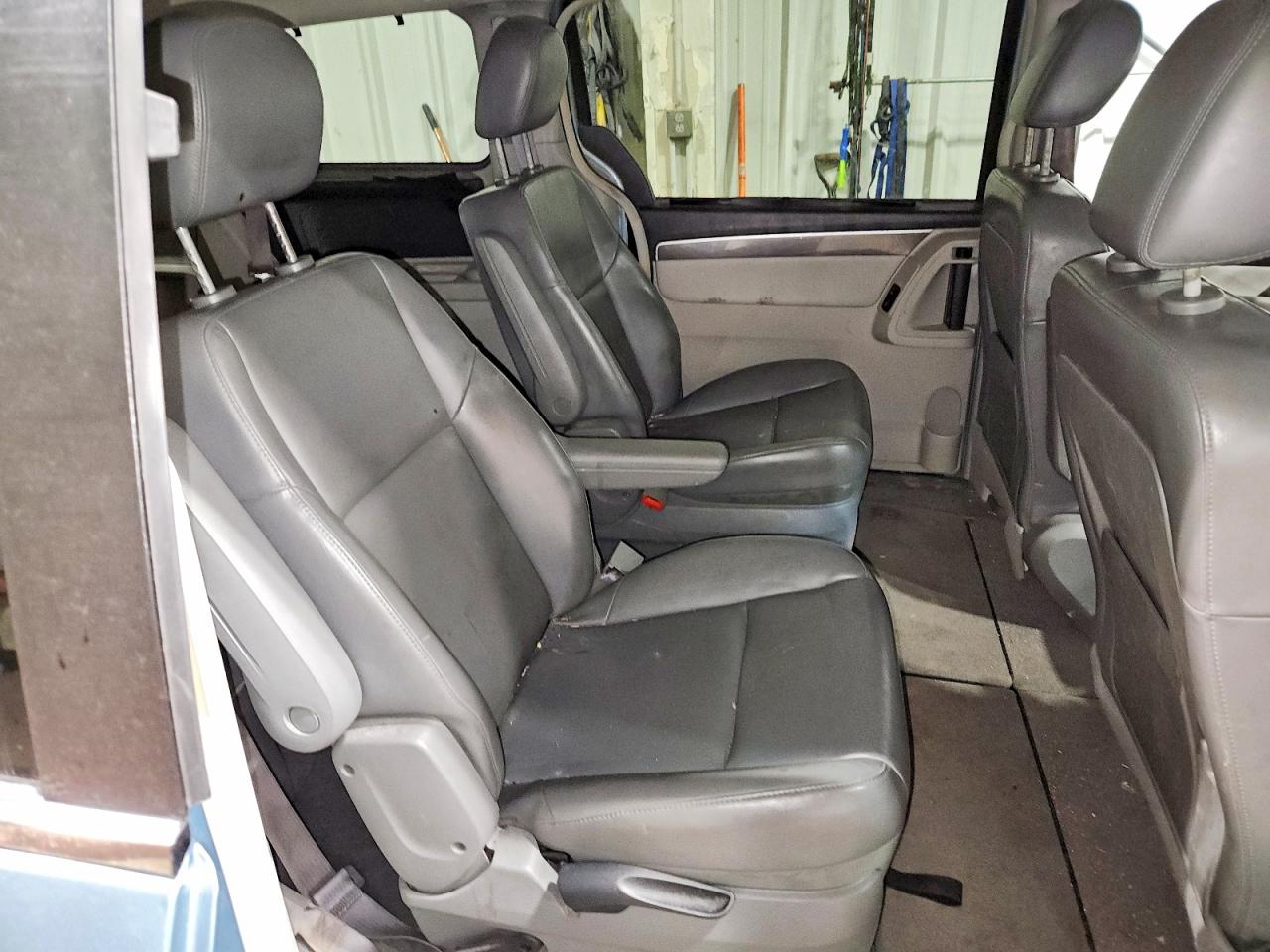 2010 Volkswagen Routan Se Blue vin: 2V4RW3D18AR236967