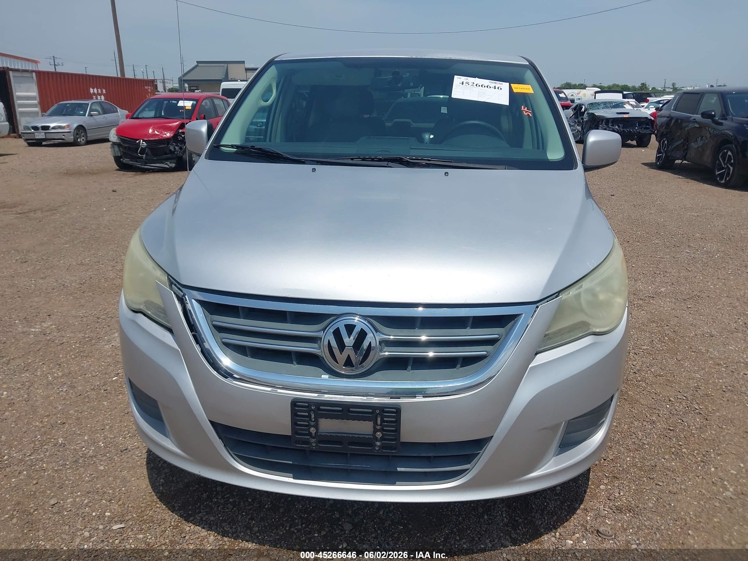 2010 Volkswagen Routan Se Silver vin: 2V4RW3D18AR324756