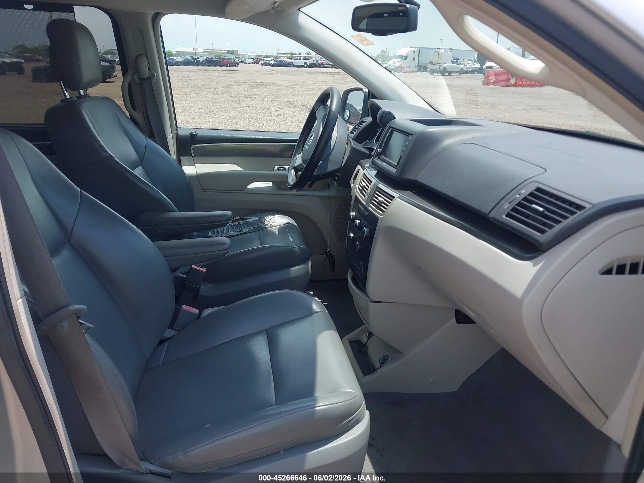 2010 Volkswagen Routan Se Silver vin: 2V4RW3D18AR324756