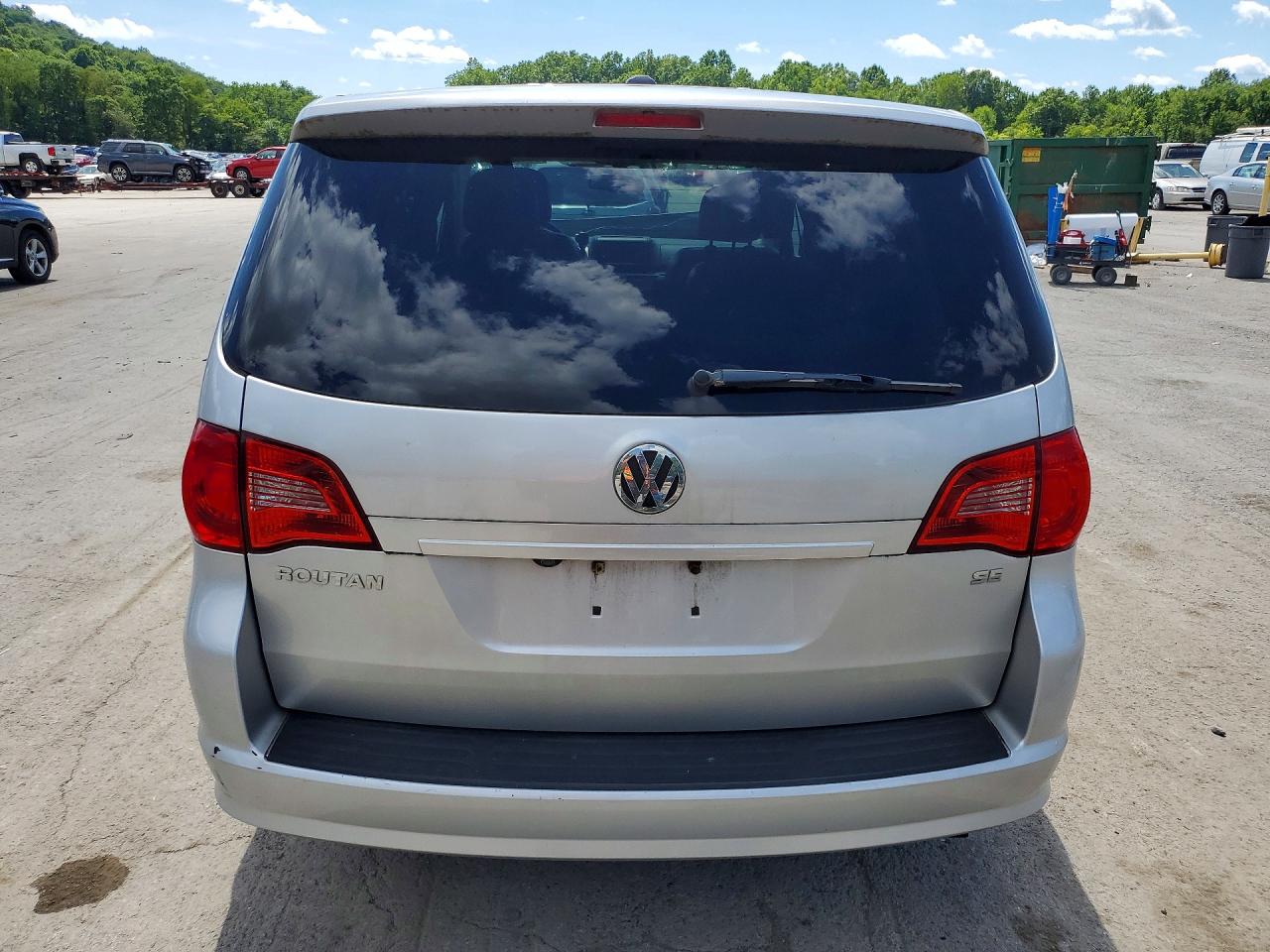 2010 Volkswagen Routan Se Silver vin: 2V4RW3D18AR388179