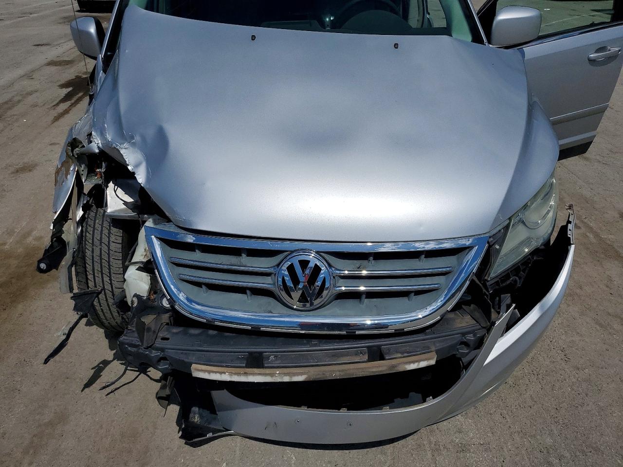 2010 Volkswagen Routan Se Silver vin: 2V4RW3D18AR388179