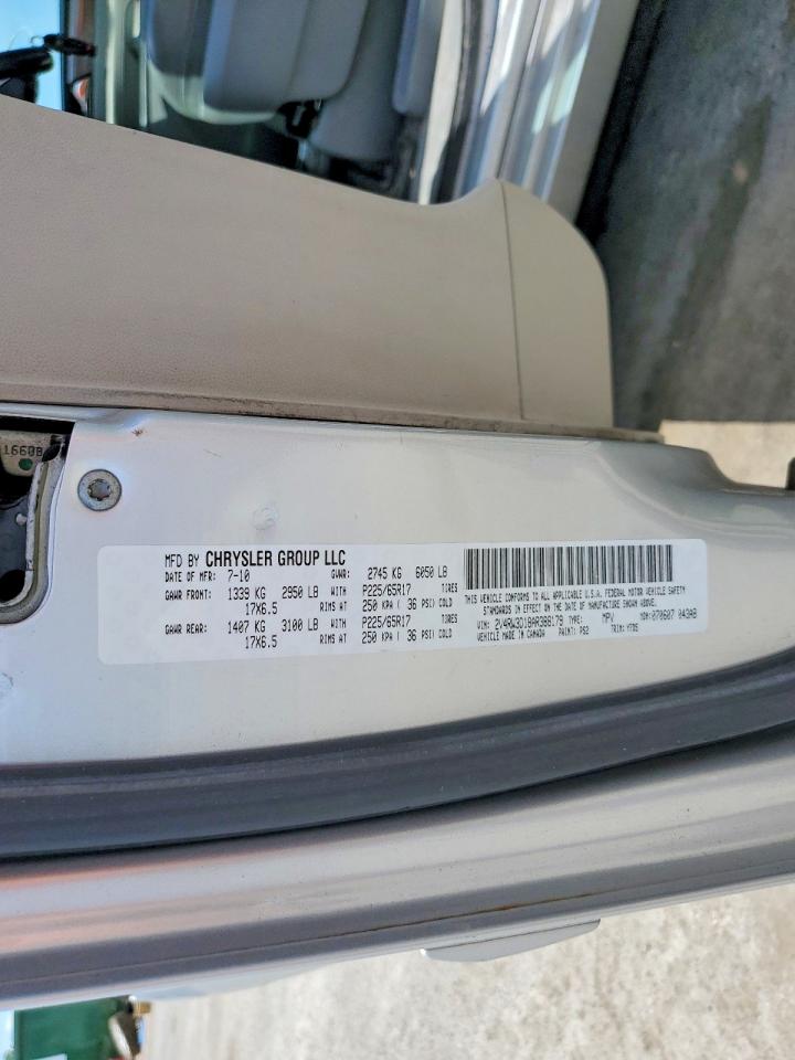 2010 Volkswagen Routan Se Silver vin: 2V4RW3D18AR388179