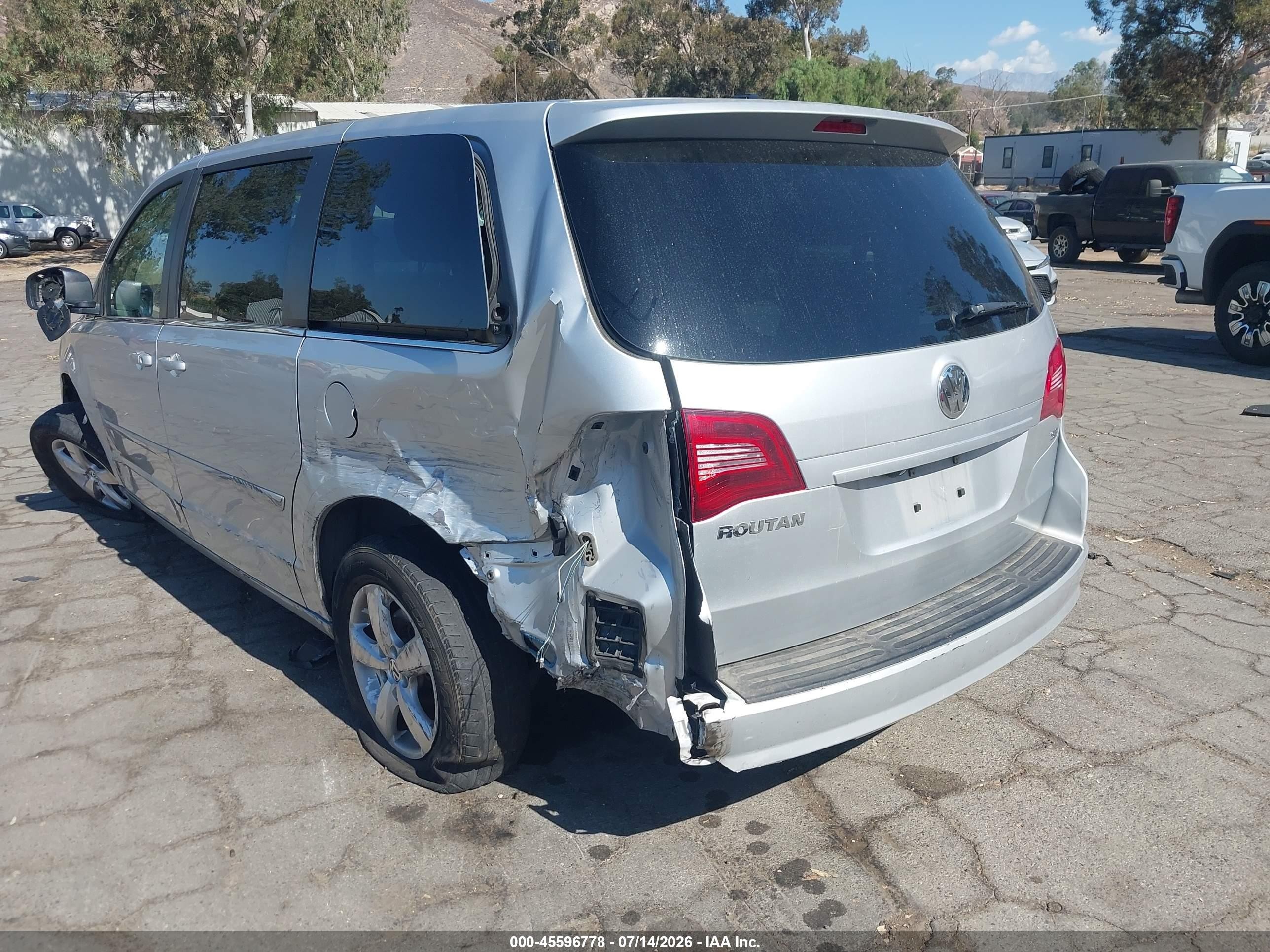2010 Volkswagen Routan Se Silver vin: 2V4RW3D18AR424324