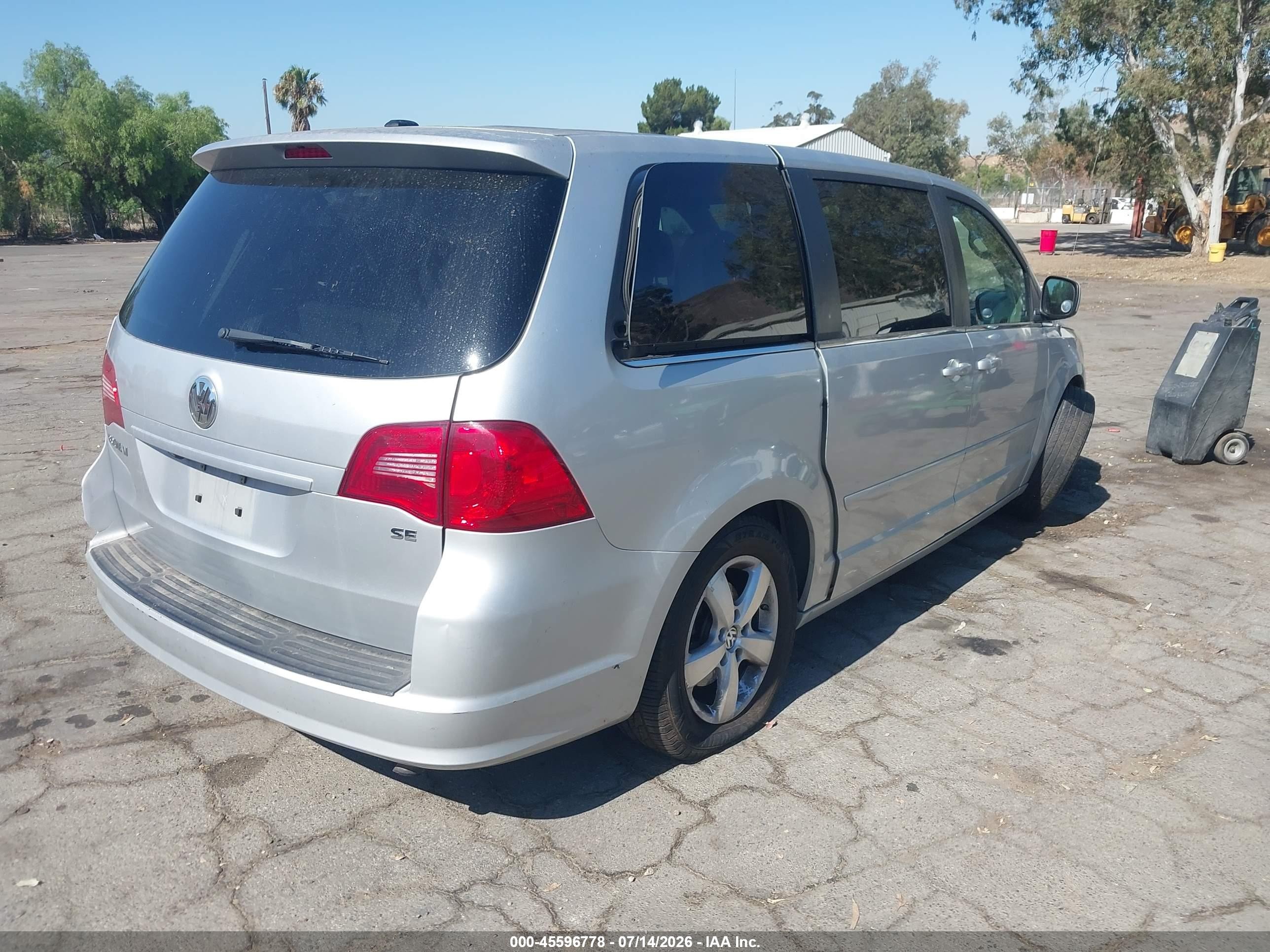 2010 Volkswagen Routan Se Silver vin: 2V4RW3D18AR424324