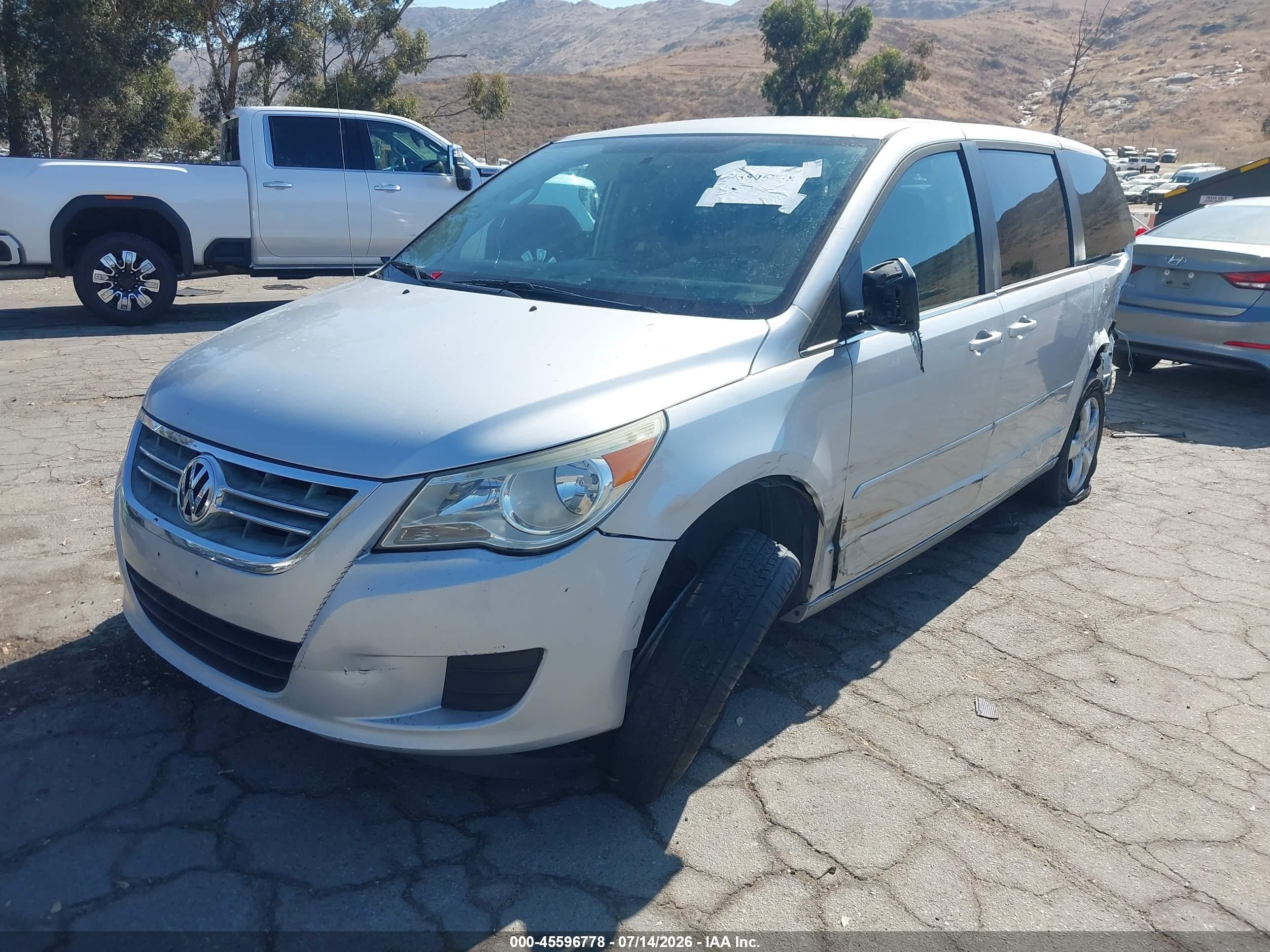 2010 Volkswagen Routan Se Silver vin: 2V4RW3D18AR424324