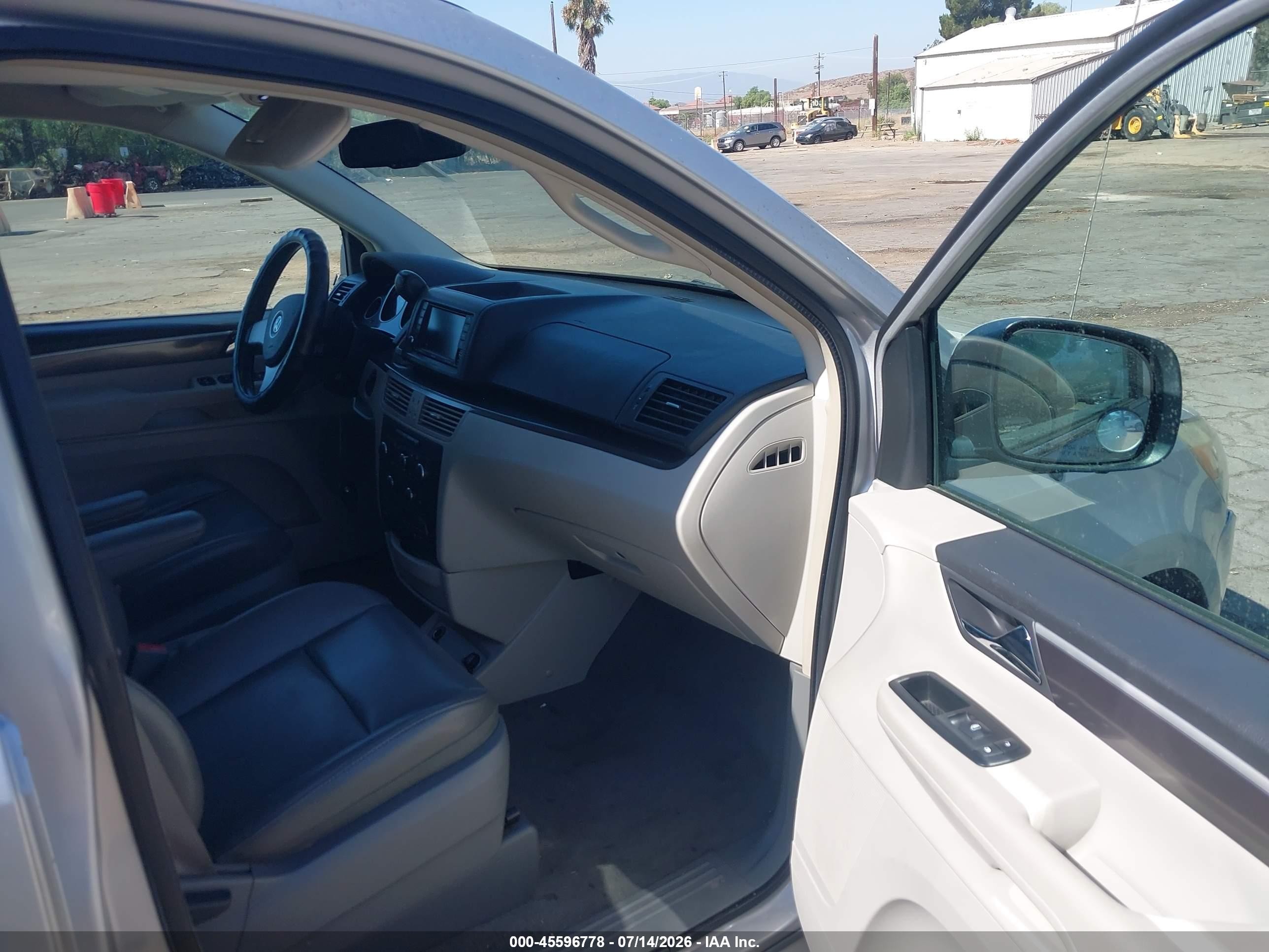 2010 Volkswagen Routan Se Silver vin: 2V4RW3D18AR424324