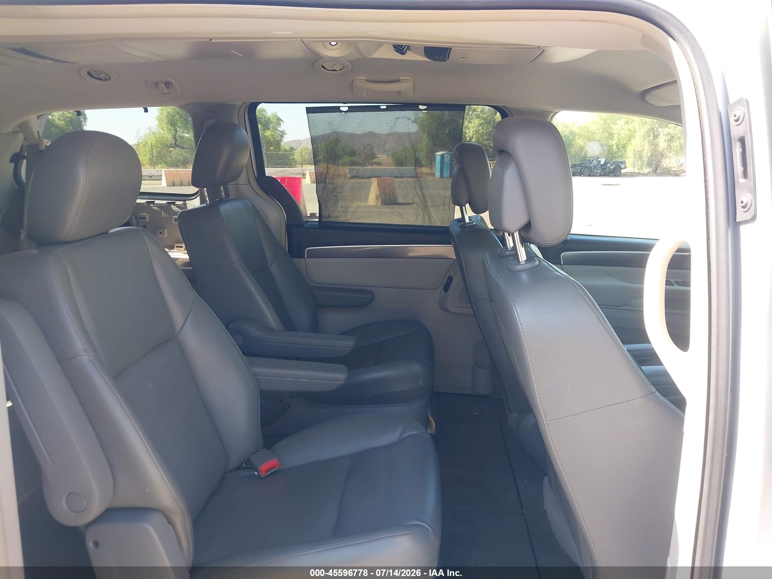 2010 Volkswagen Routan Se Silver vin: 2V4RW3D18AR424324
