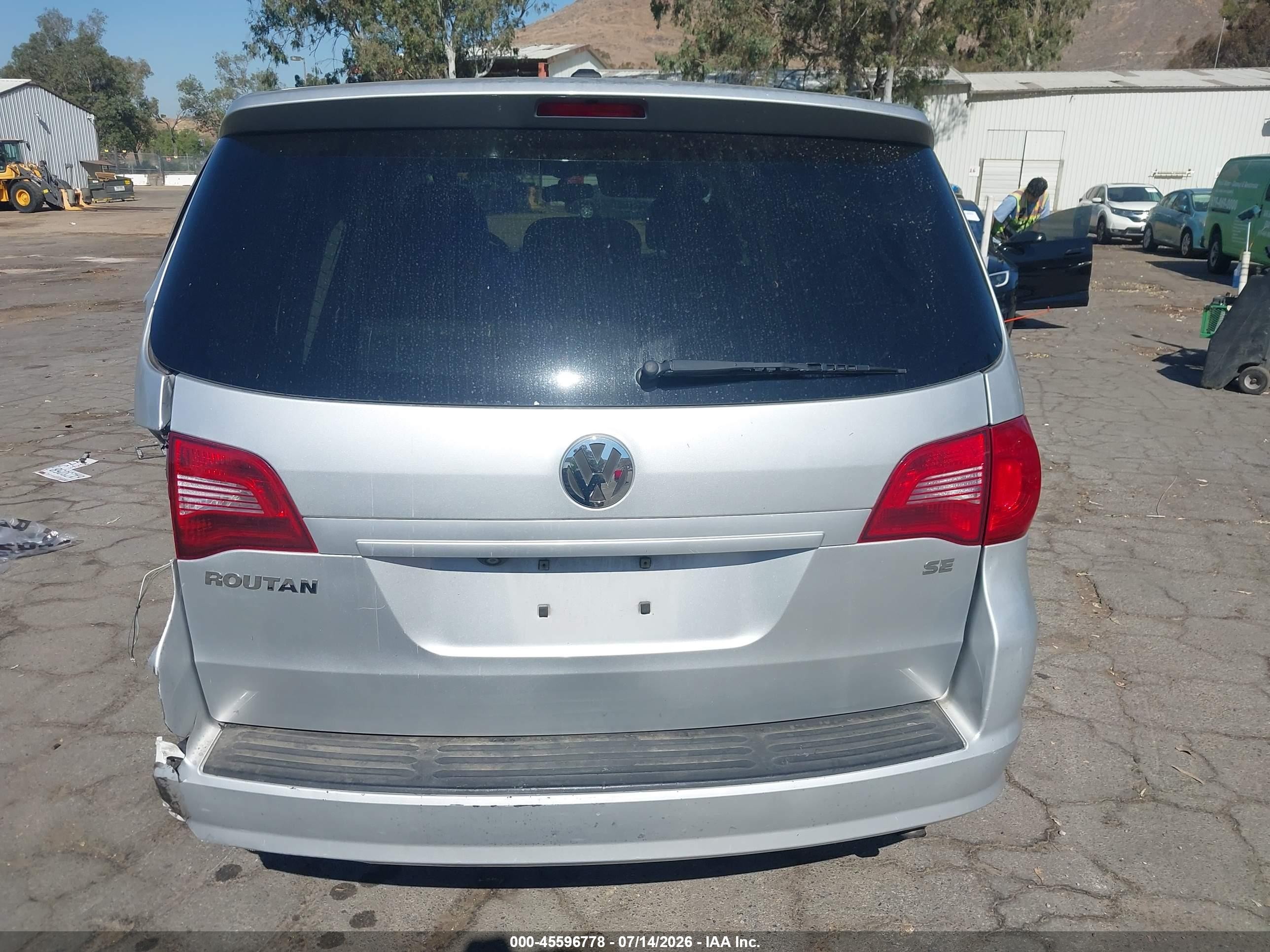 2010 Volkswagen Routan Se Silver vin: 2V4RW3D18AR424324