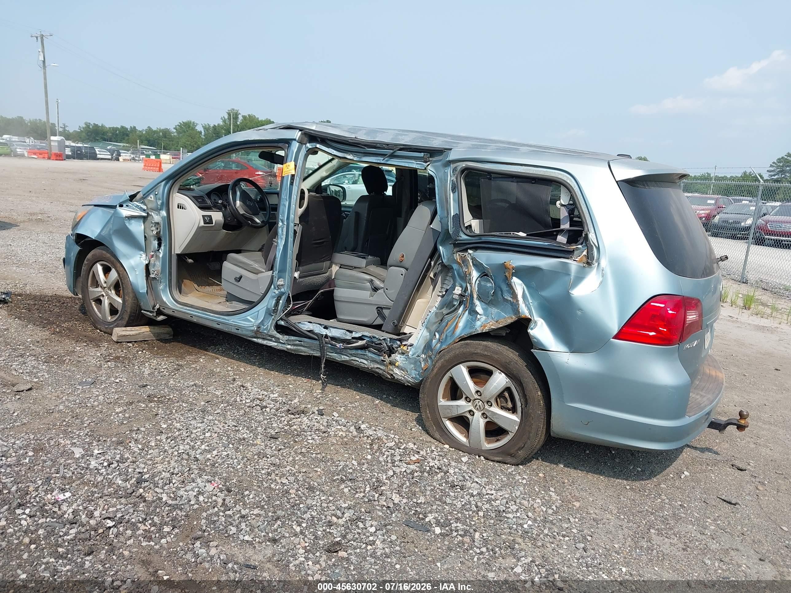 2010 Volkswagen Routan Se Blue vin: 2V4RW3D19AR167237
