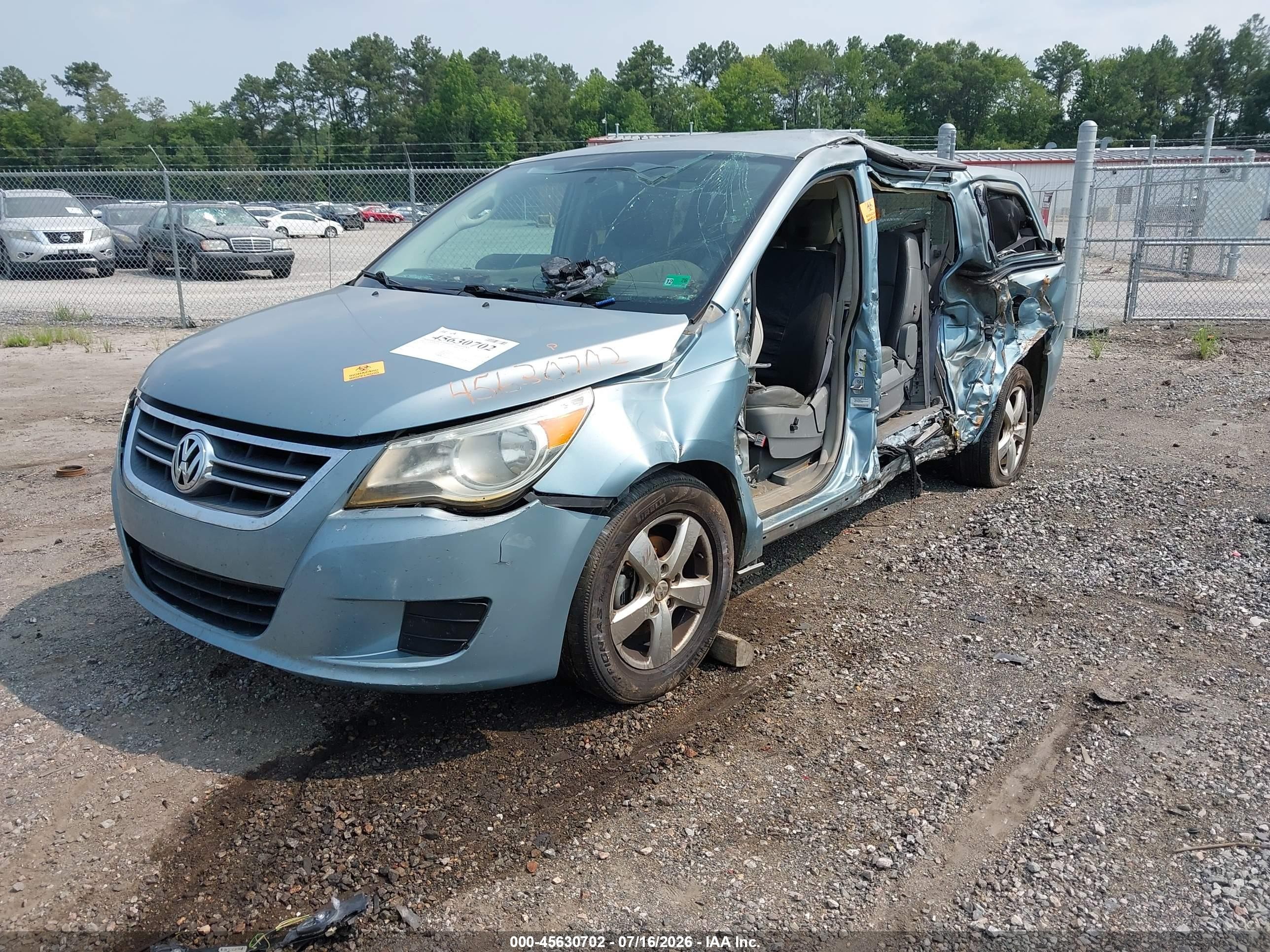 2010 Volkswagen Routan Se Blue vin: 2V4RW3D19AR167237