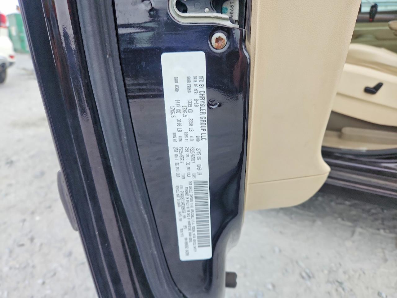 2010 Volkswagen Routan Se Black vin: 2V4RW3D19AR388059