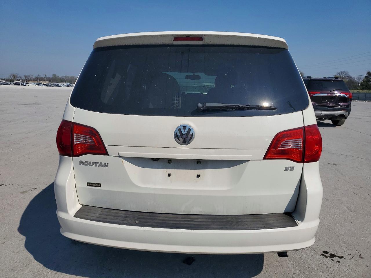 2010 Volkswagen Routan Se White vin: 2V4RW3D1XAR246044