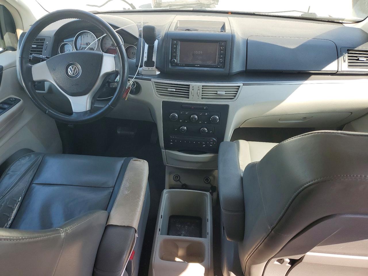 2010 Volkswagen Routan Se White vin: 2V4RW3D1XAR246044