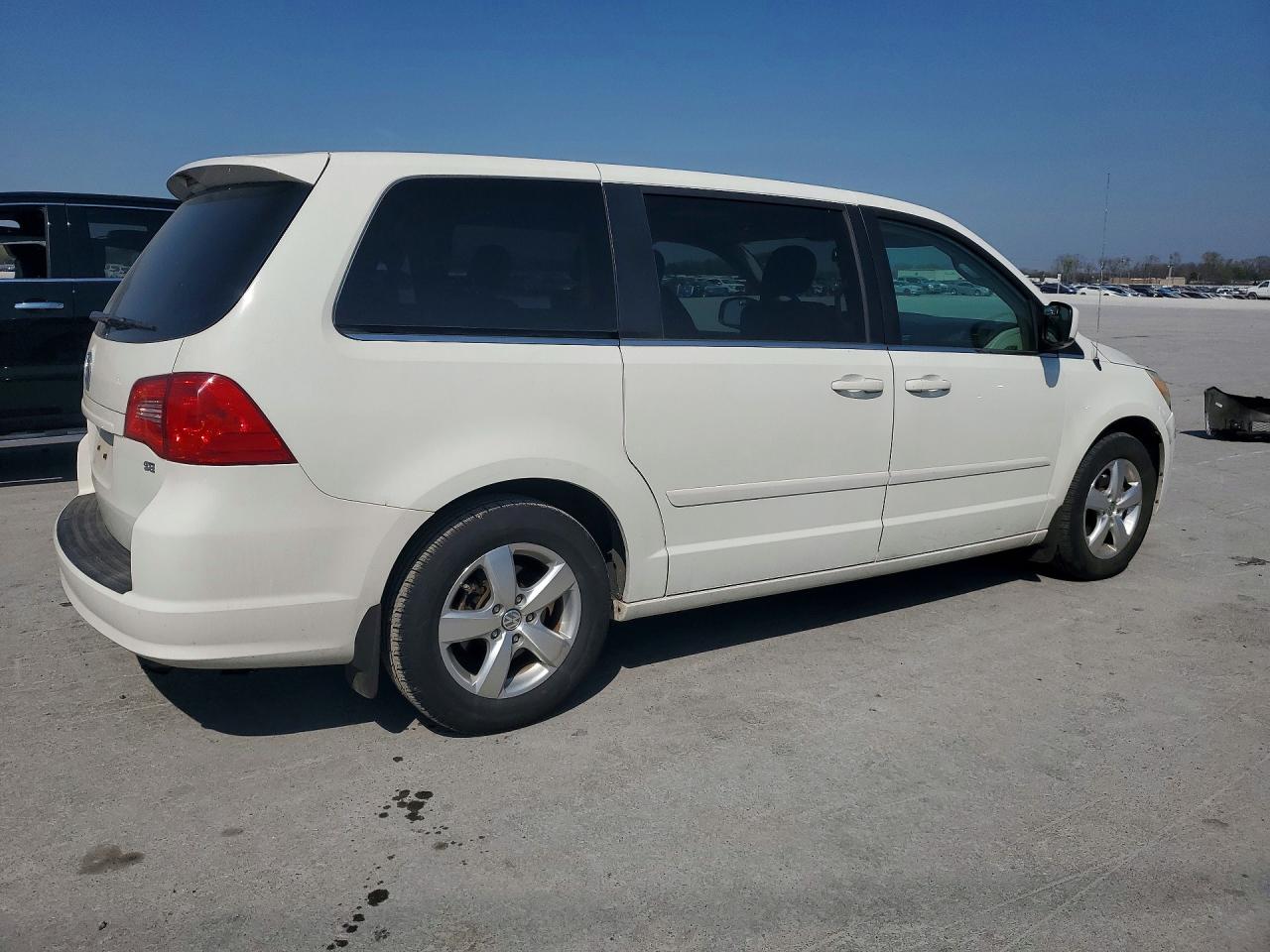 2010 Volkswagen Routan Se White vin: 2V4RW3D1XAR246044