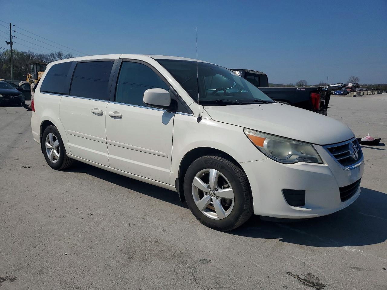 2010 Volkswagen Routan Se White vin: 2V4RW3D1XAR246044