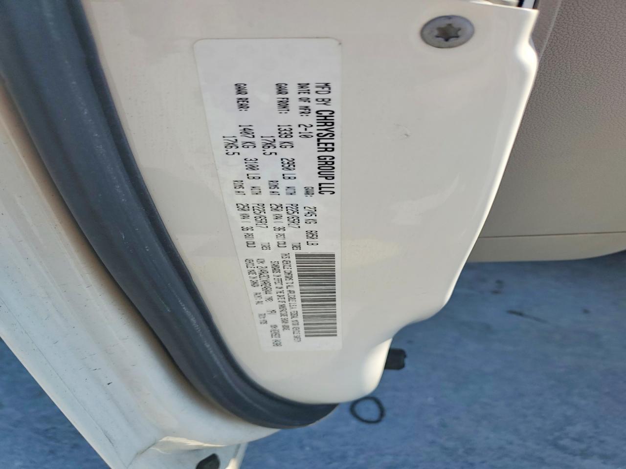 2010 Volkswagen Routan Se White vin: 2V4RW3D1XAR246044