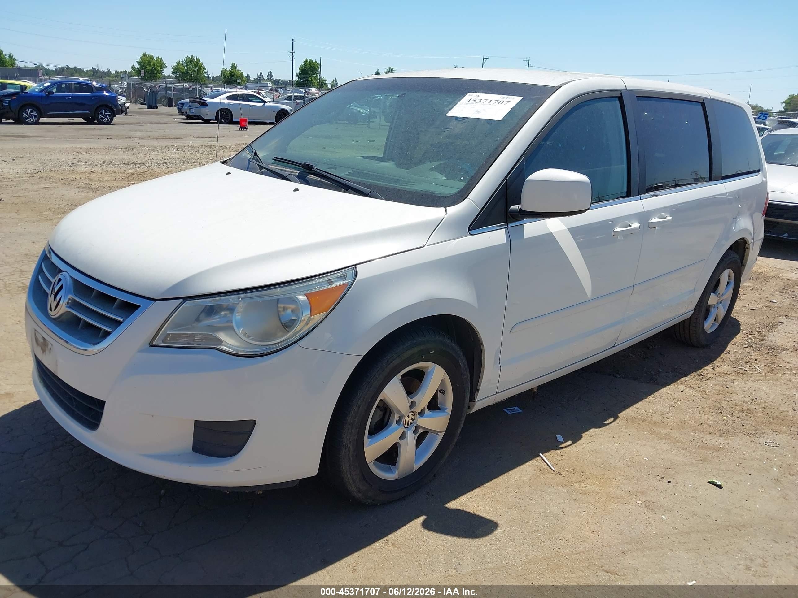2010 Volkswagen Routan Se White vin: 2V4RW3D1XAR268271