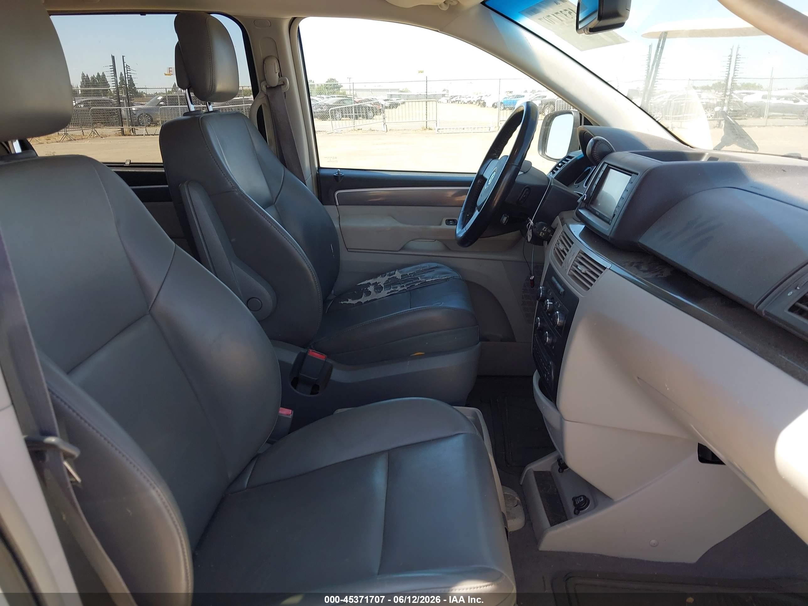 2010 Volkswagen Routan Se White vin: 2V4RW3D1XAR268271
