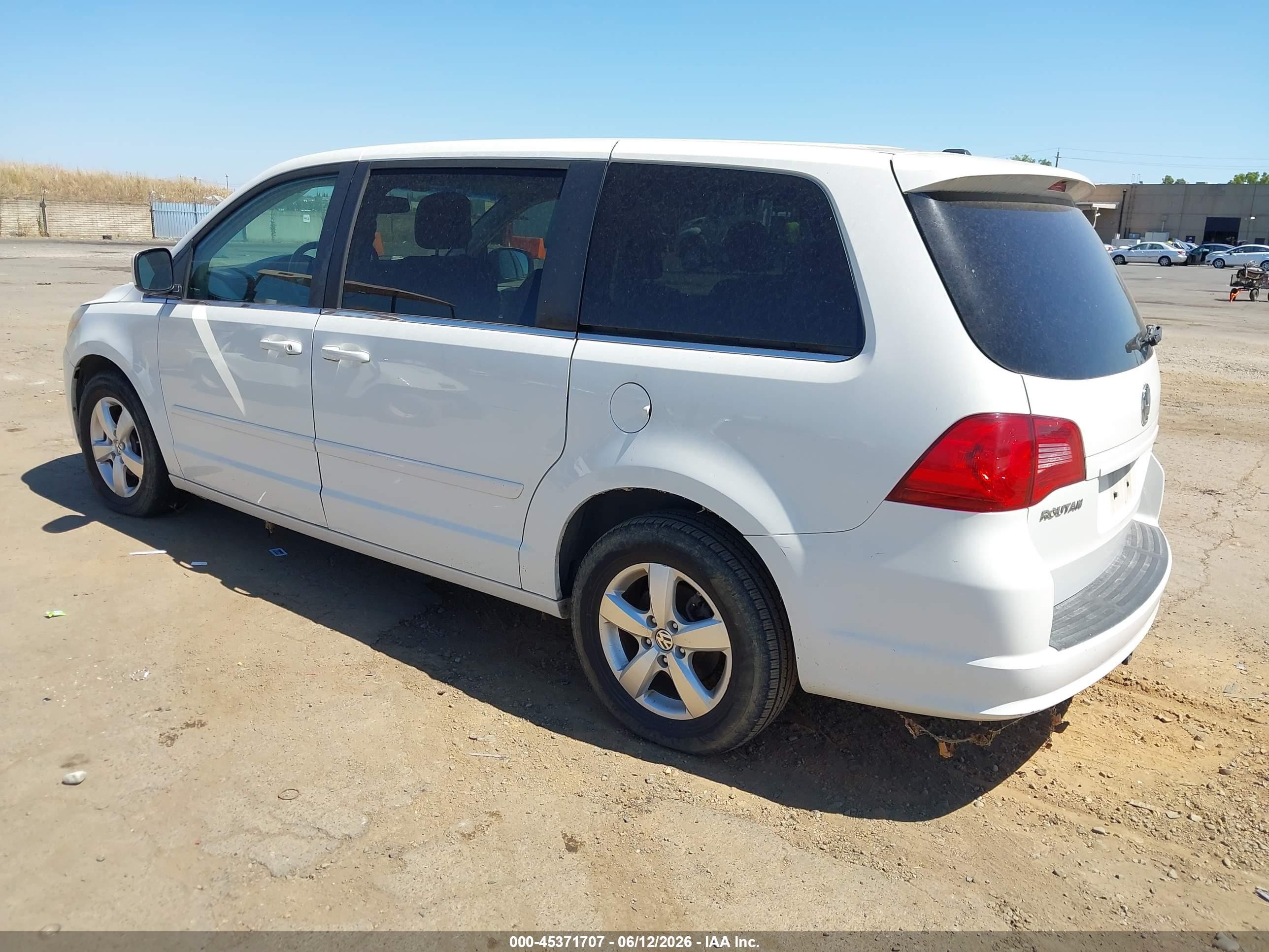 2010 Volkswagen Routan Se White vin: 2V4RW3D1XAR268271
