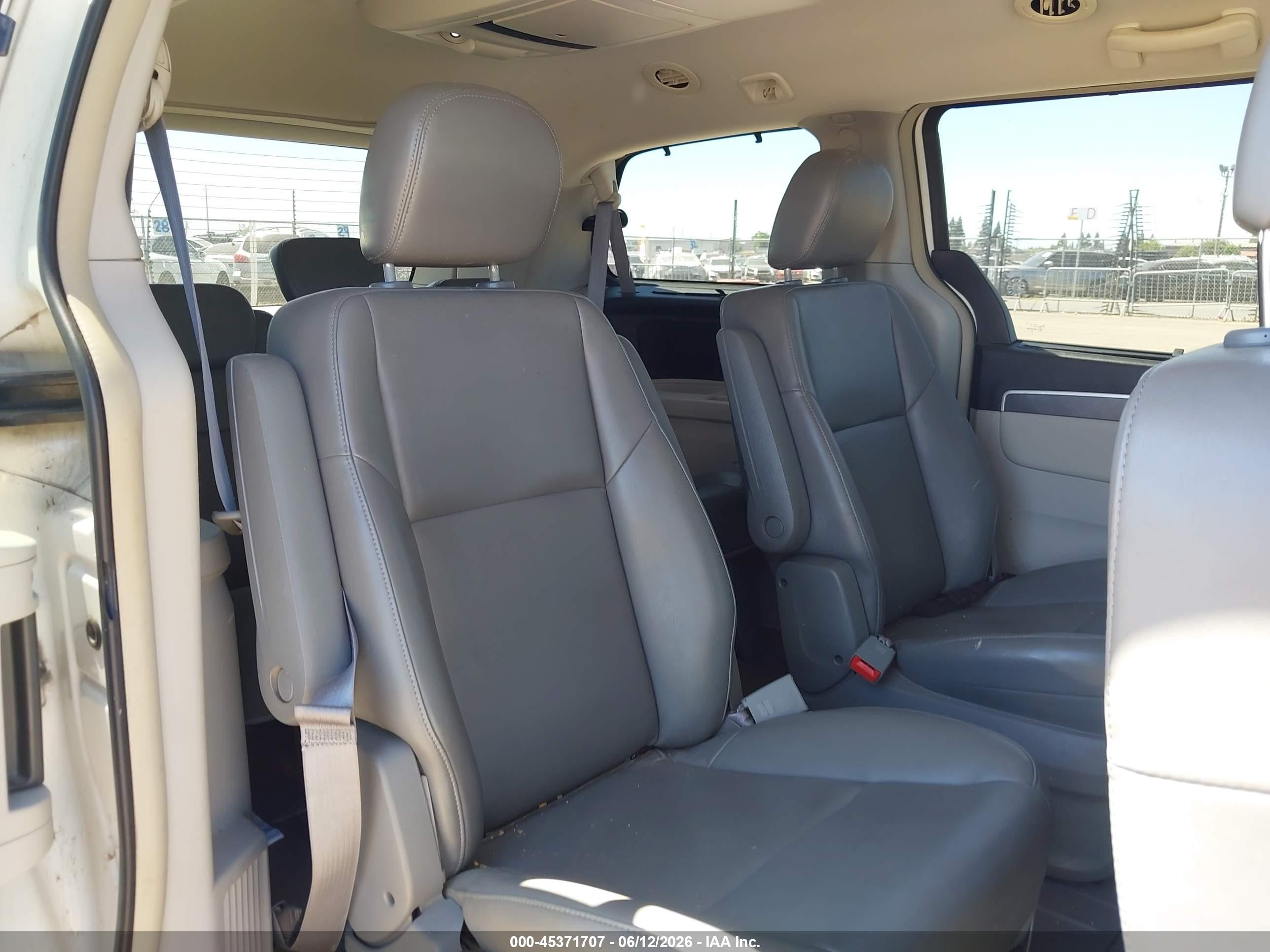 2010 Volkswagen Routan Se White vin: 2V4RW3D1XAR268271