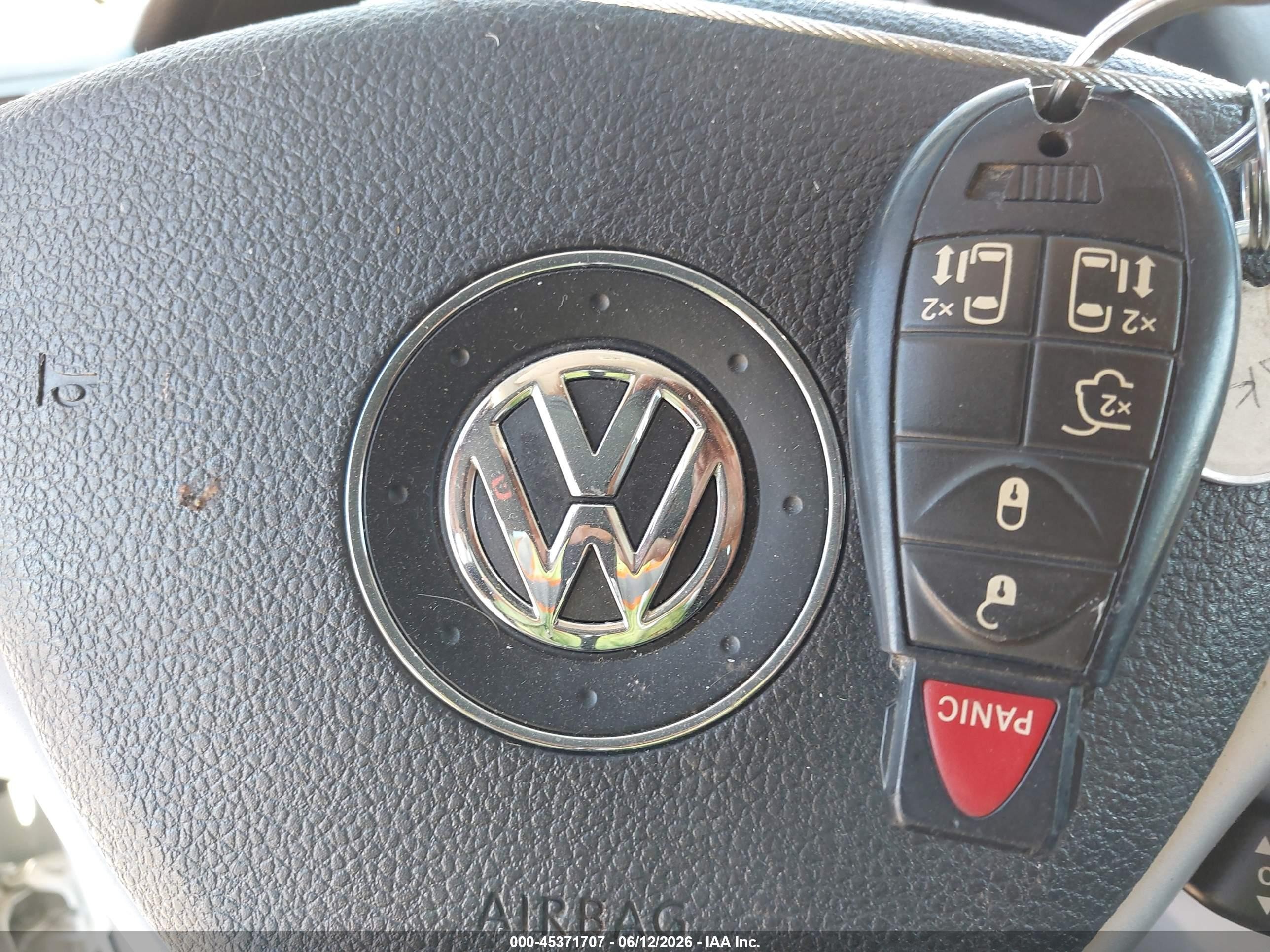 2010 Volkswagen Routan Se White vin: 2V4RW3D1XAR268271