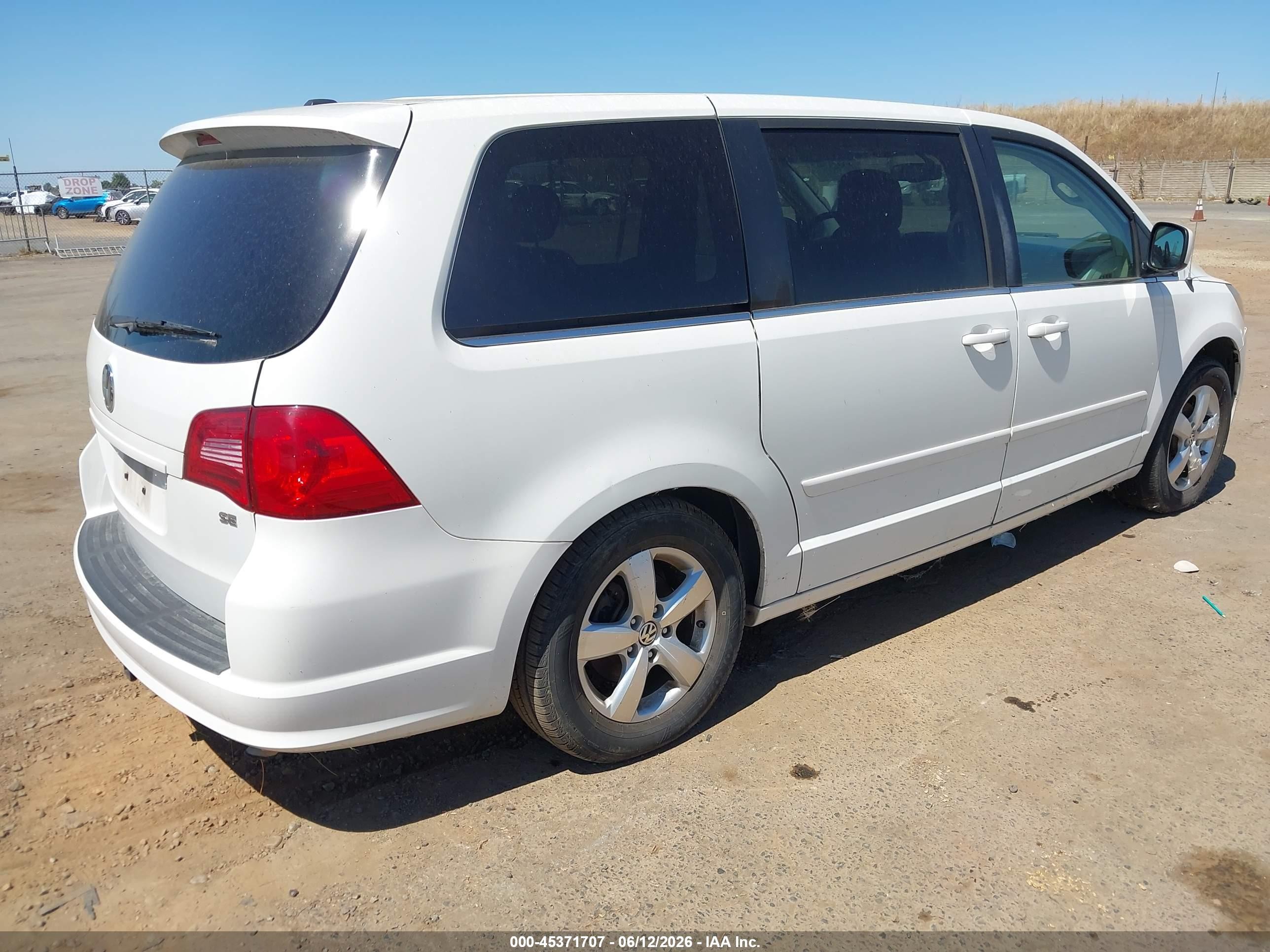 2010 Volkswagen Routan Se White vin: 2V4RW3D1XAR268271