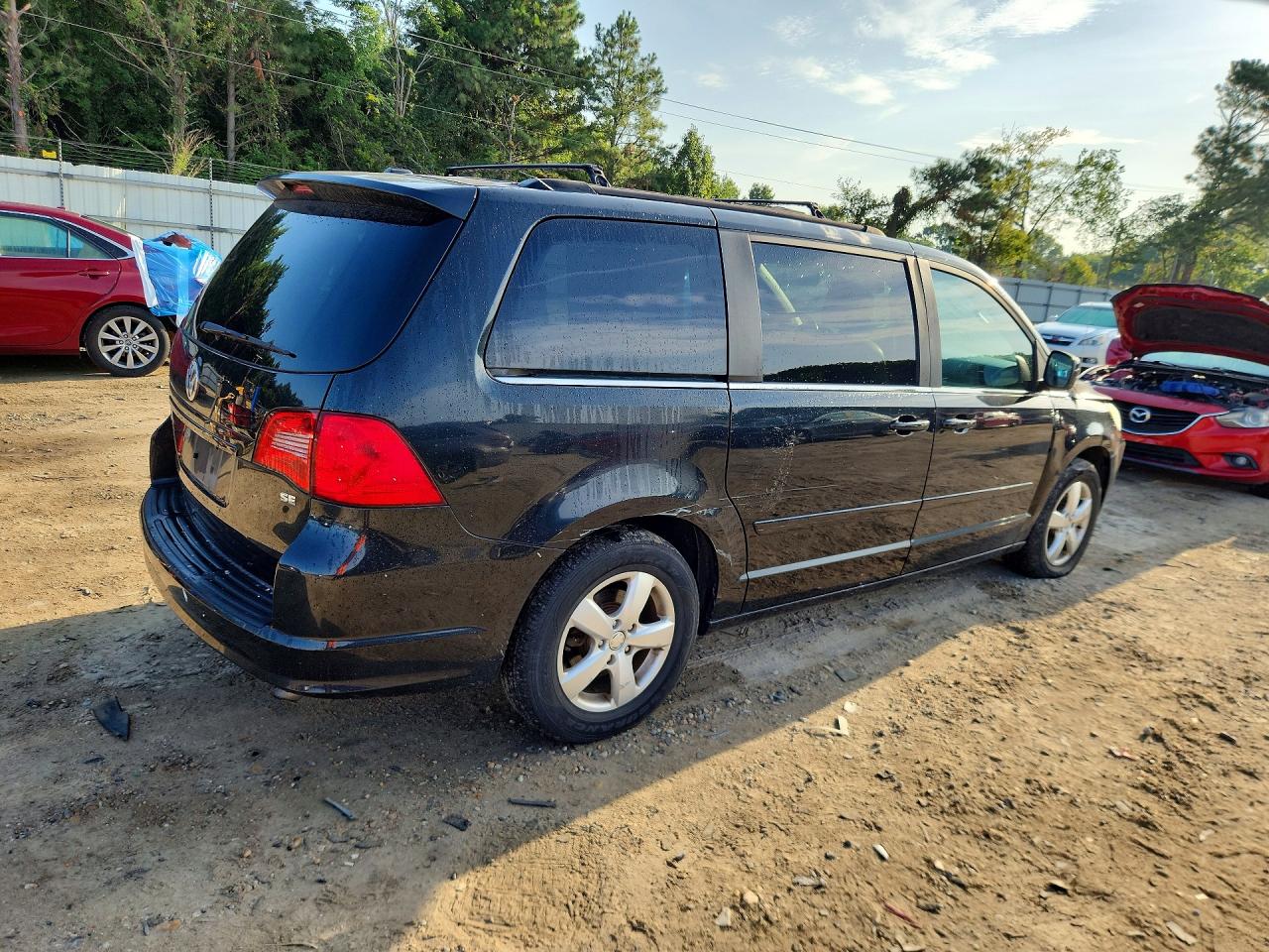 2011 Volkswagen Routan Se Black vin: 2V4RW3DG0BR625799