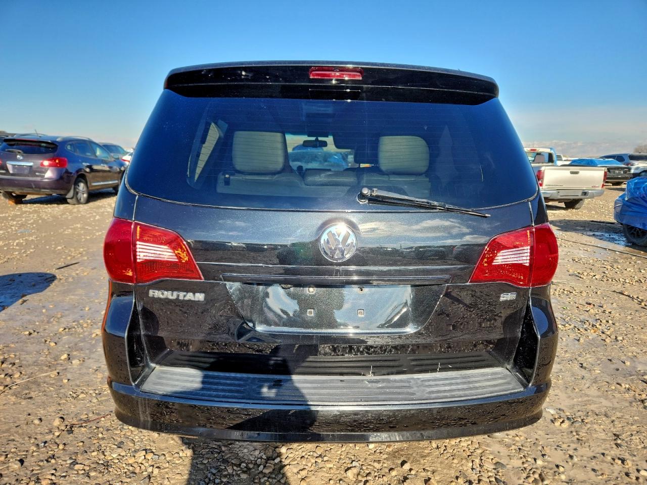 2011 Volkswagen Routan Se Black vin: 2V4RW3DG0BR669611