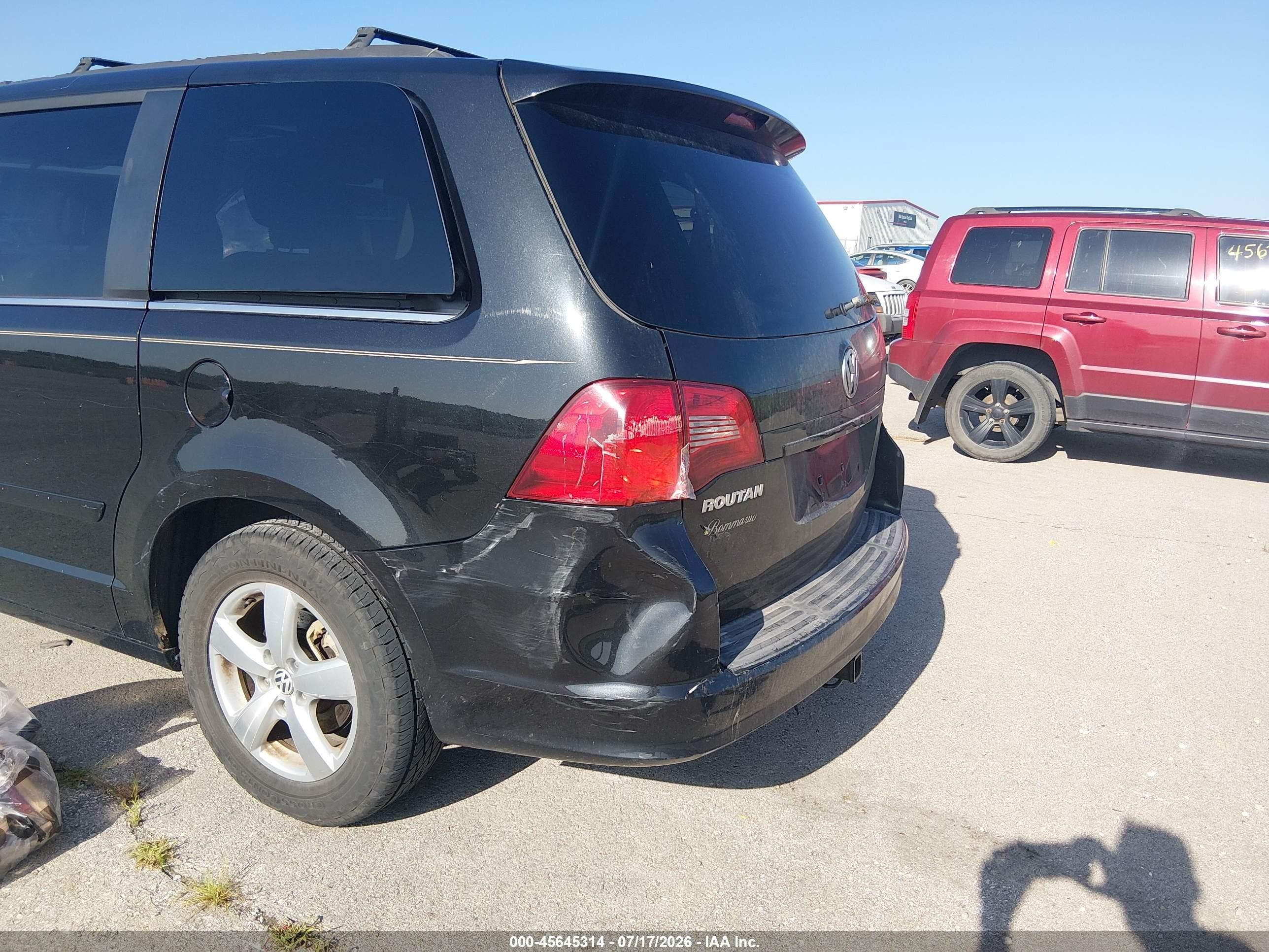 2011 Volkswagen Routan Se Black vin: 2V4RW3DG0BR670211
