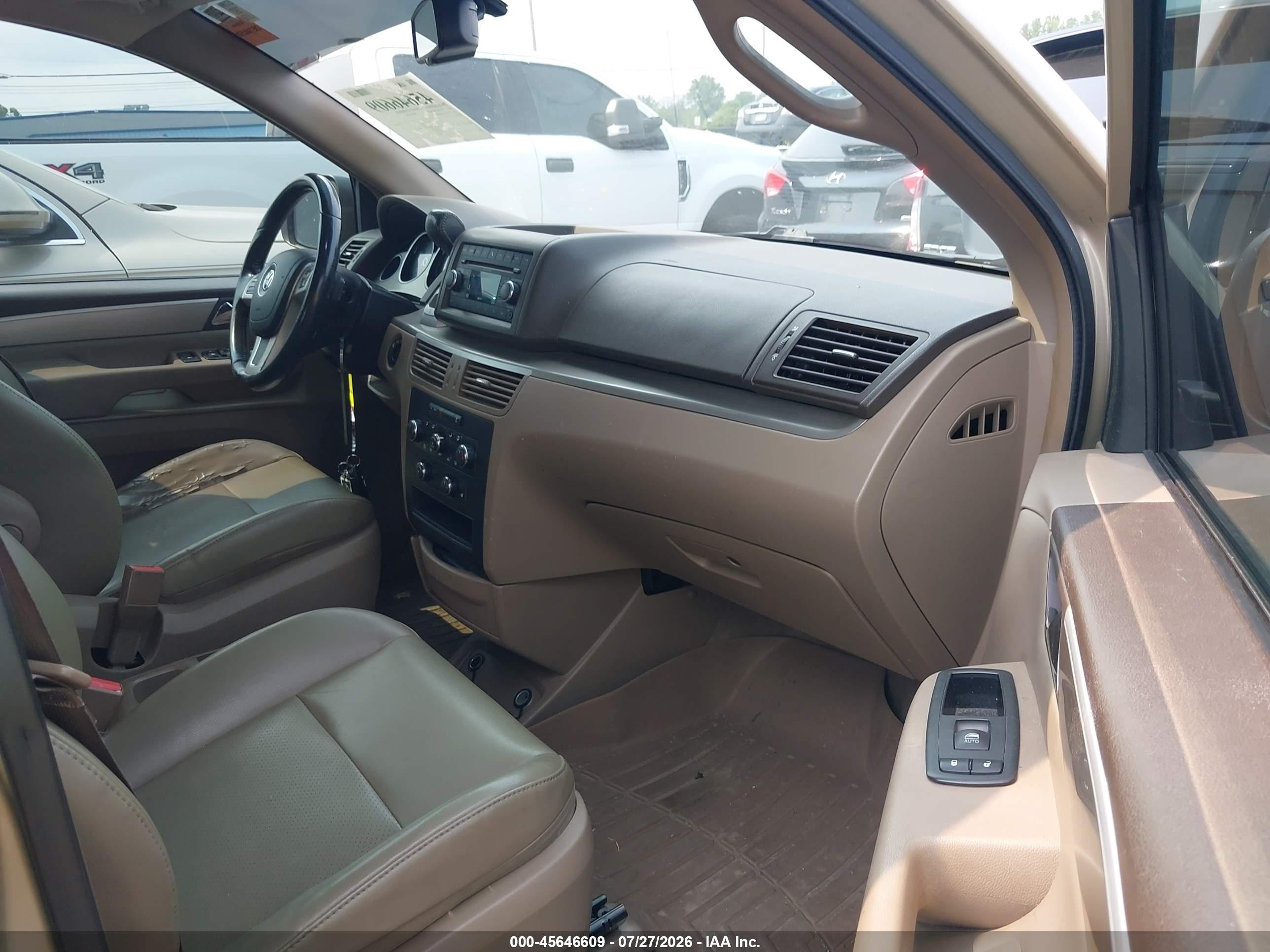 2011 Volkswagen Routan Se Beige vin: 2V4RW3DG0BR766811