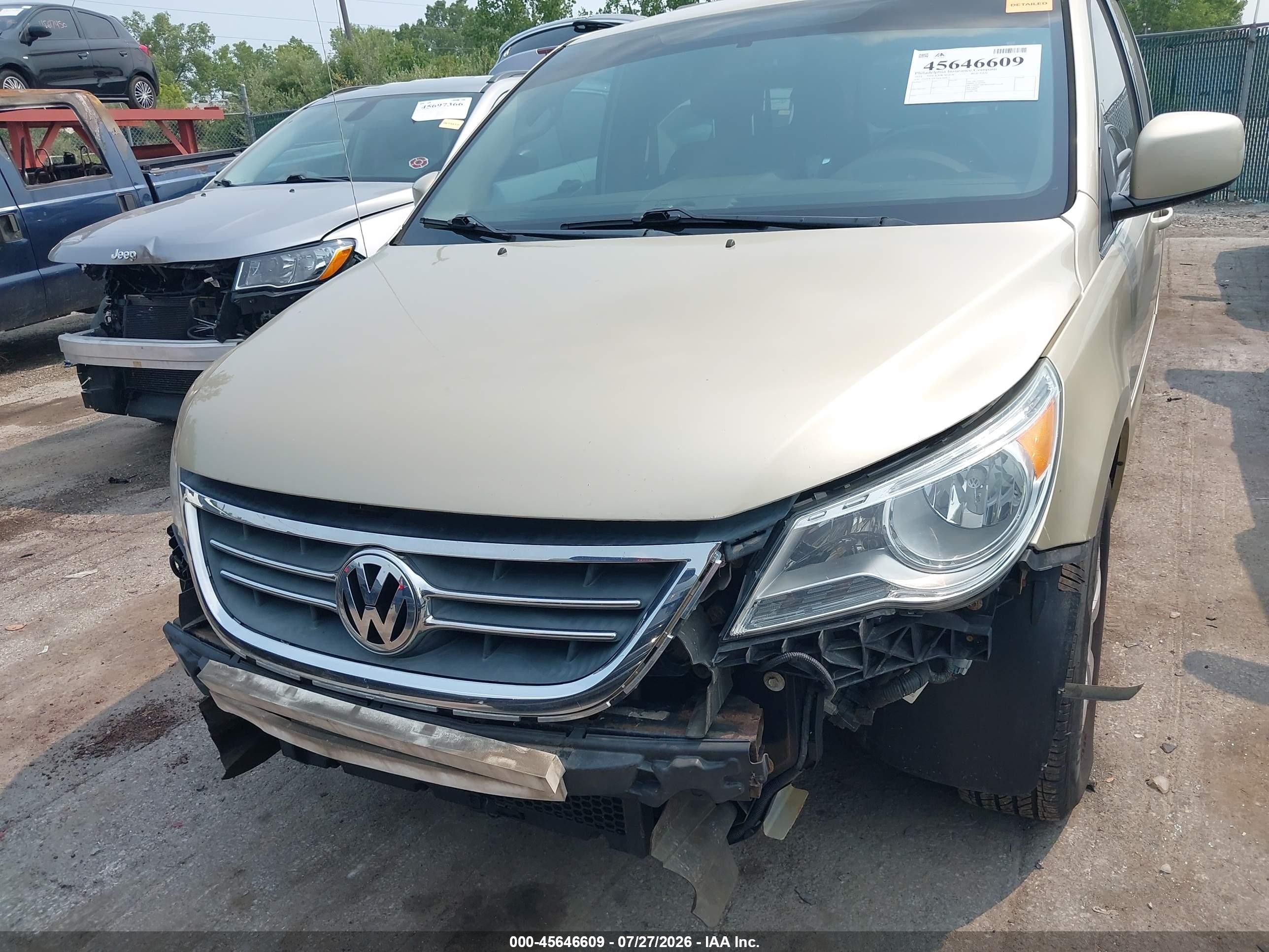 2011 Volkswagen Routan Se Beige vin: 2V4RW3DG0BR766811
