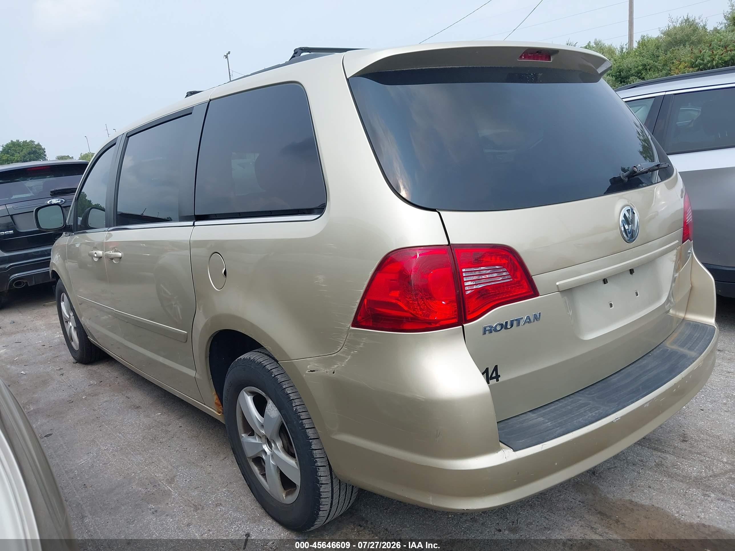 2011 Volkswagen Routan Se Beige vin: 2V4RW3DG0BR766811