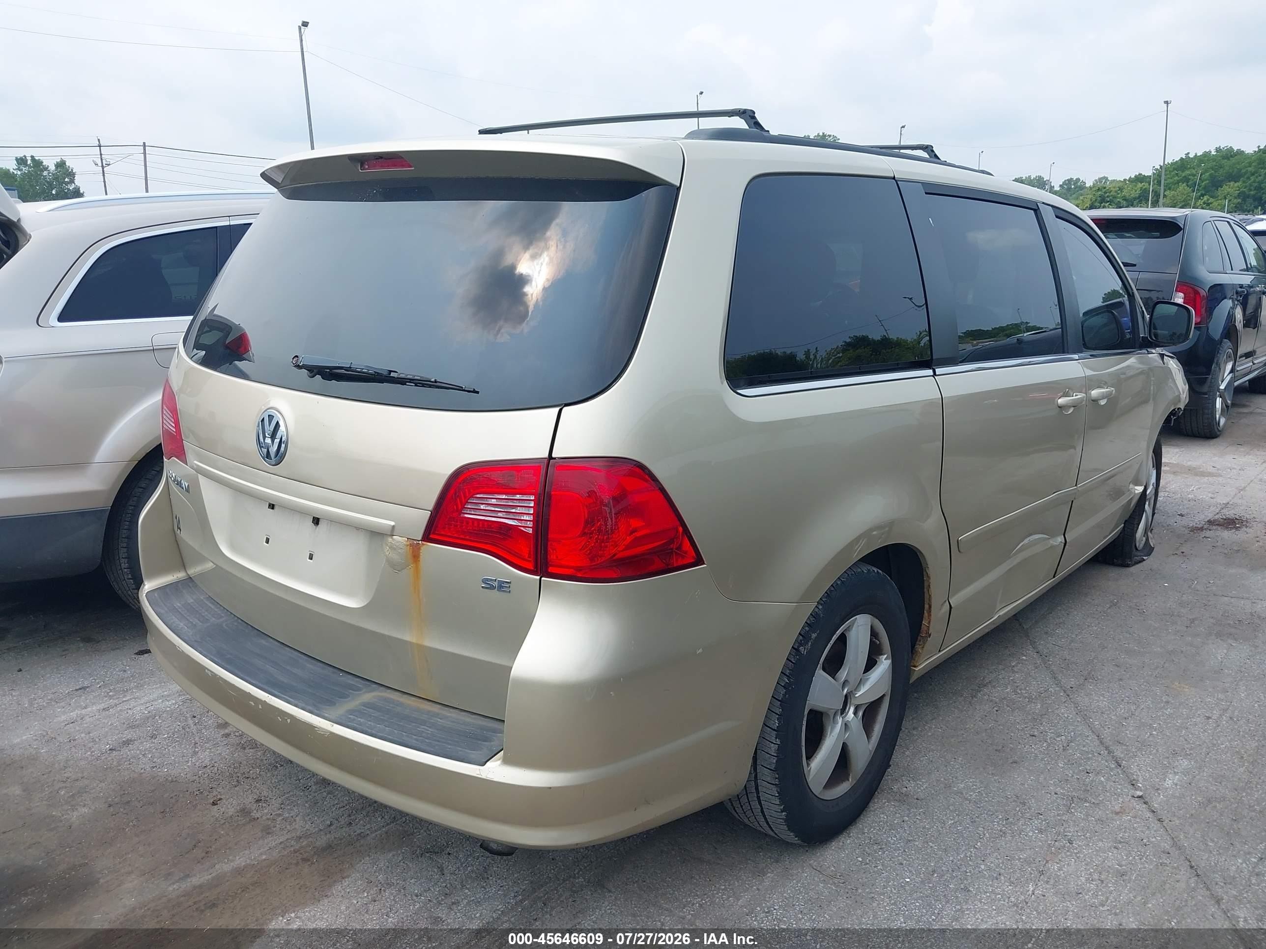 2011 Volkswagen Routan Se Beige vin: 2V4RW3DG0BR766811