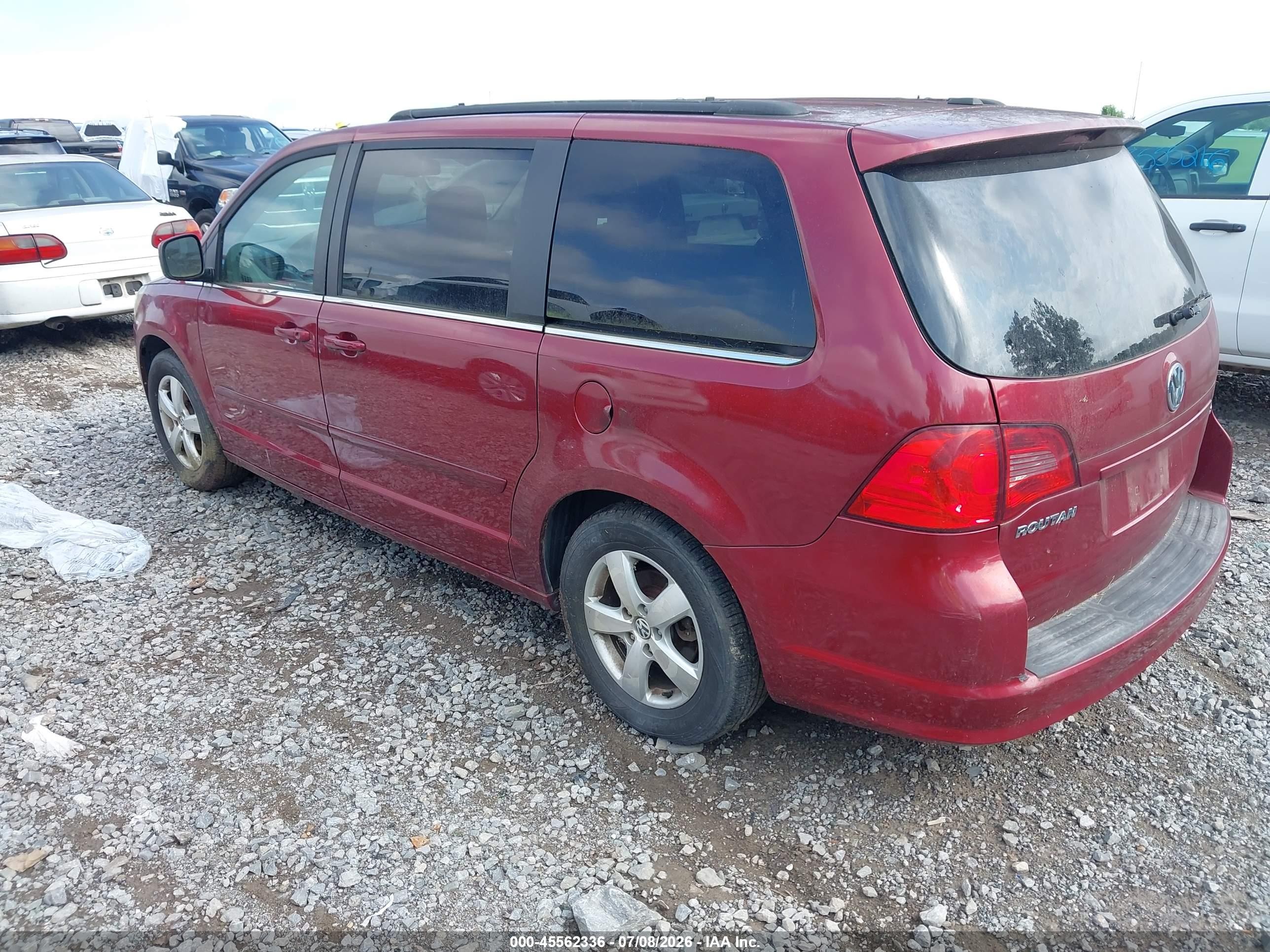 2011 Volkswagen Routan Se Red vin: 2V4RW3DG1BR717942