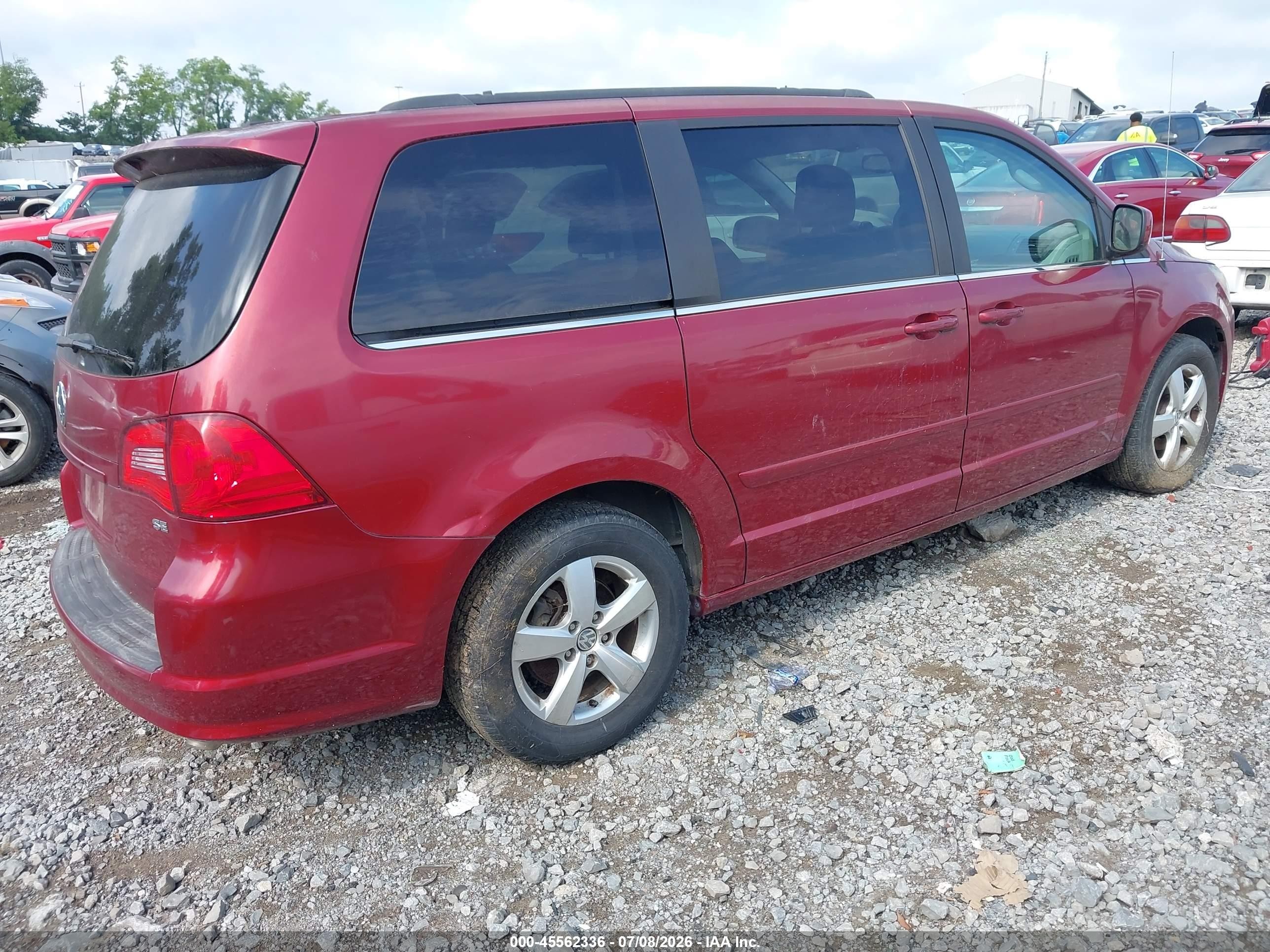 2011 Volkswagen Routan Se Red vin: 2V4RW3DG1BR717942