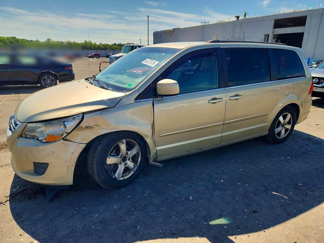 2011 Volkswagen Routan Se Beige vin: 2V4RW3DG1BR789563
