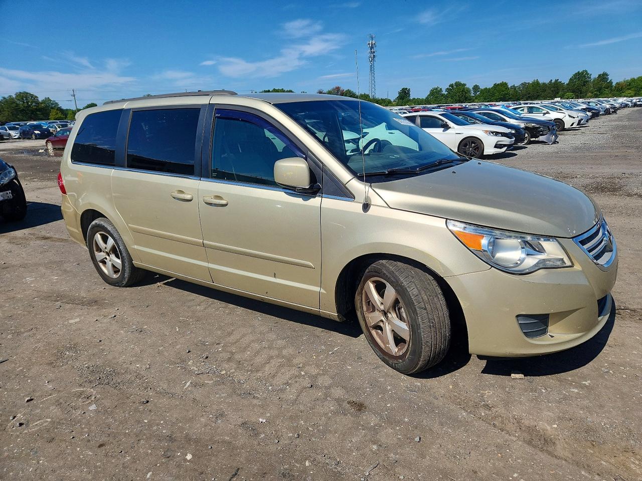 2011 Volkswagen Routan Se Beige vin: 2V4RW3DG1BR789563