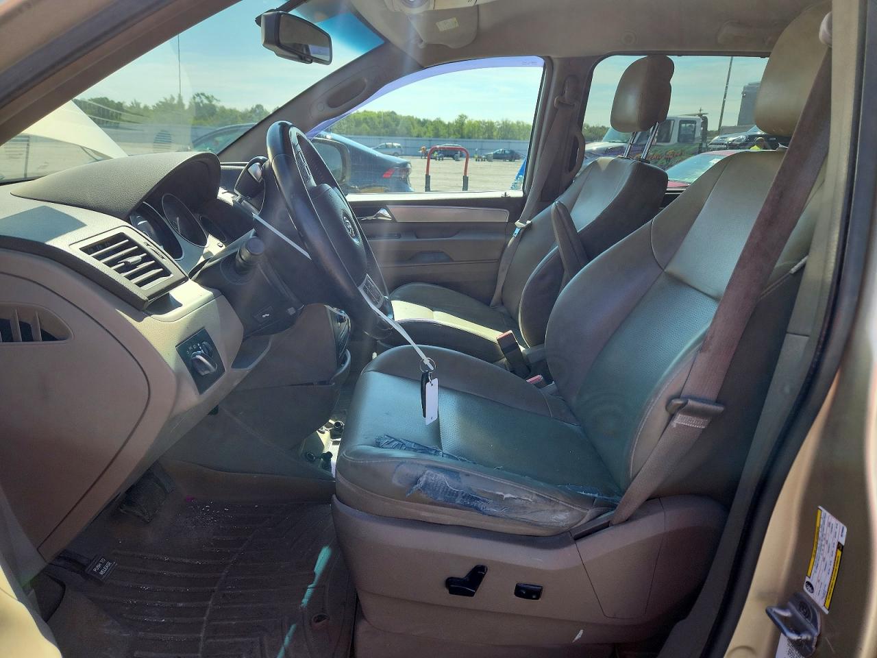 2011 Volkswagen Routan Se Beige vin: 2V4RW3DG1BR789563
