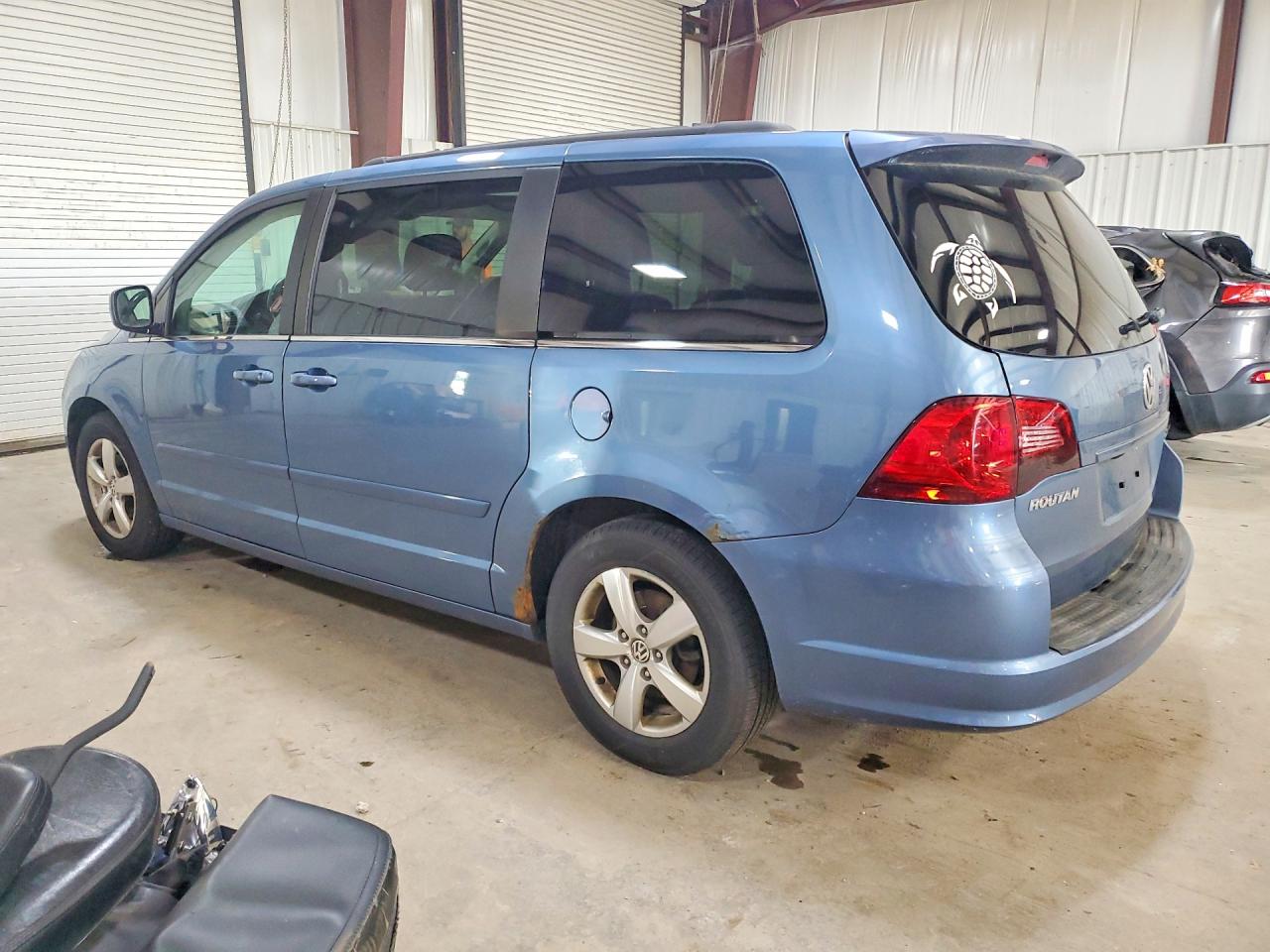 2011 Volkswagen Routan Se Blue vin: 2V4RW3DG2BR738797