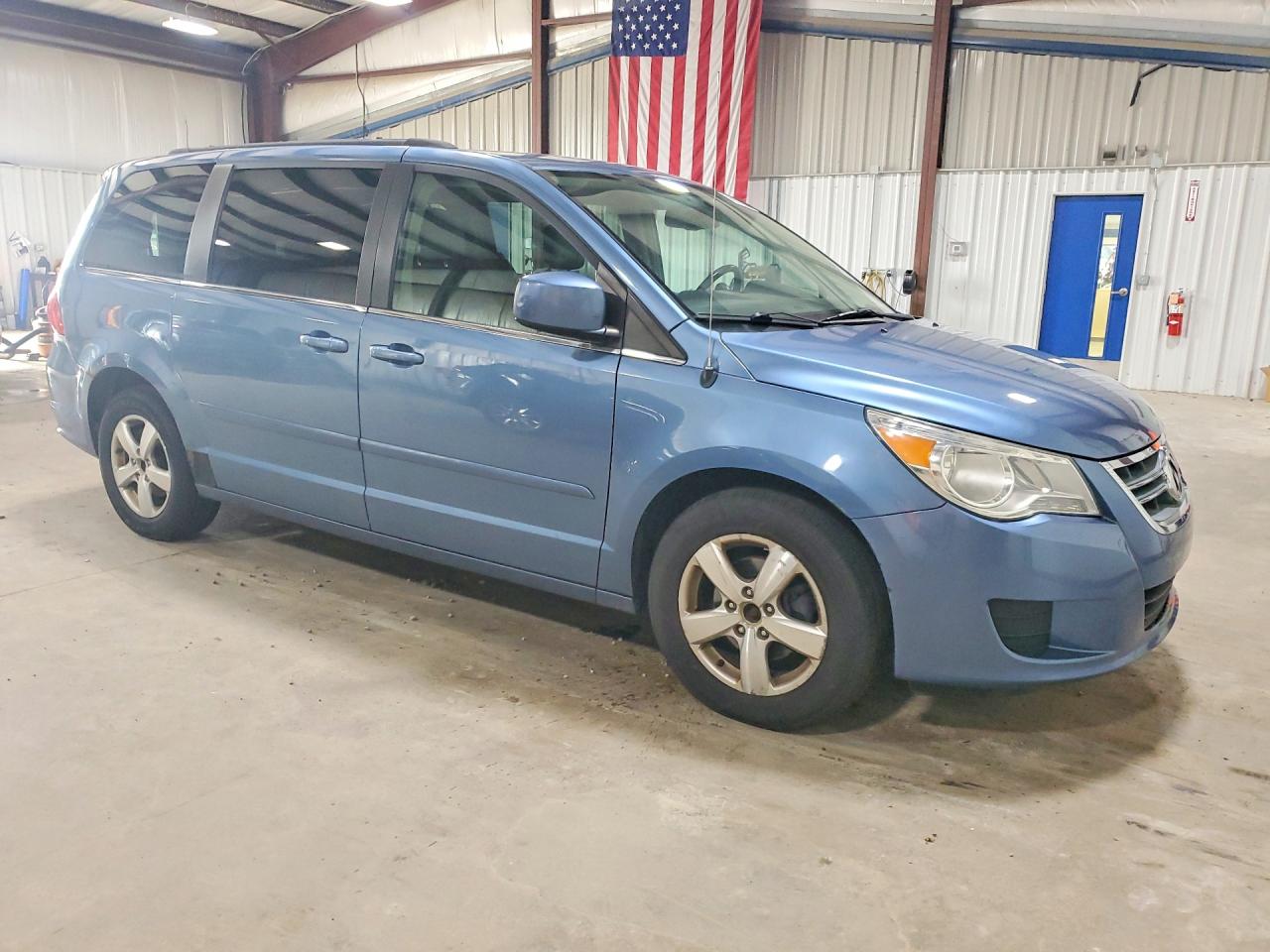 2011 Volkswagen Routan Se Blue vin: 2V4RW3DG2BR738797