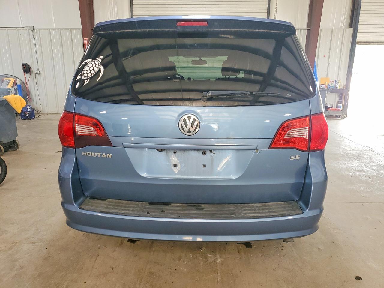 2011 Volkswagen Routan Se Blue vin: 2V4RW3DG2BR738797