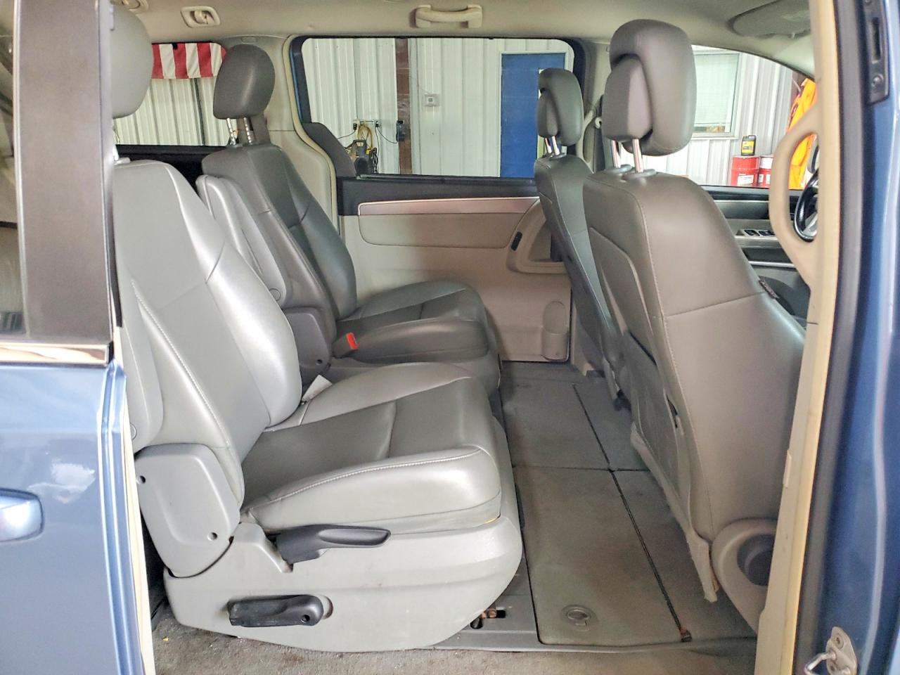 2011 Volkswagen Routan Se Blue vin: 2V4RW3DG2BR738797