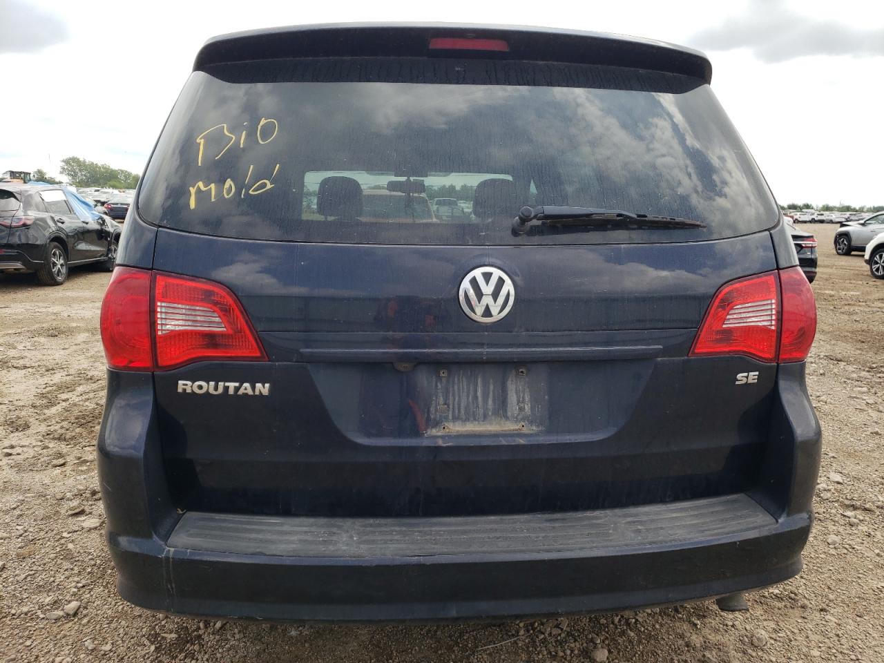 2011 Volkswagen Routan Se Black vin: 2V4RW3DG3BR622167