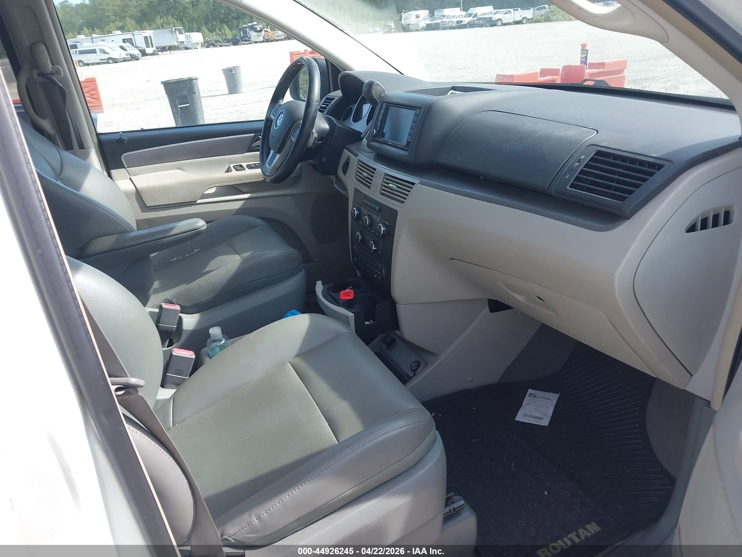 2011 Volkswagen Routan Se Белый vin: 2V4RW3DG3BR626137