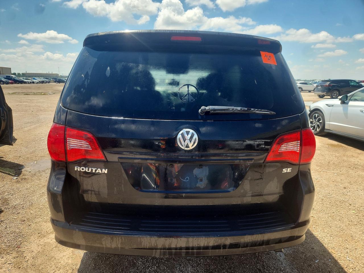 2011 Volkswagen Routan Se Black vin: 2V4RW3DG3BR643486