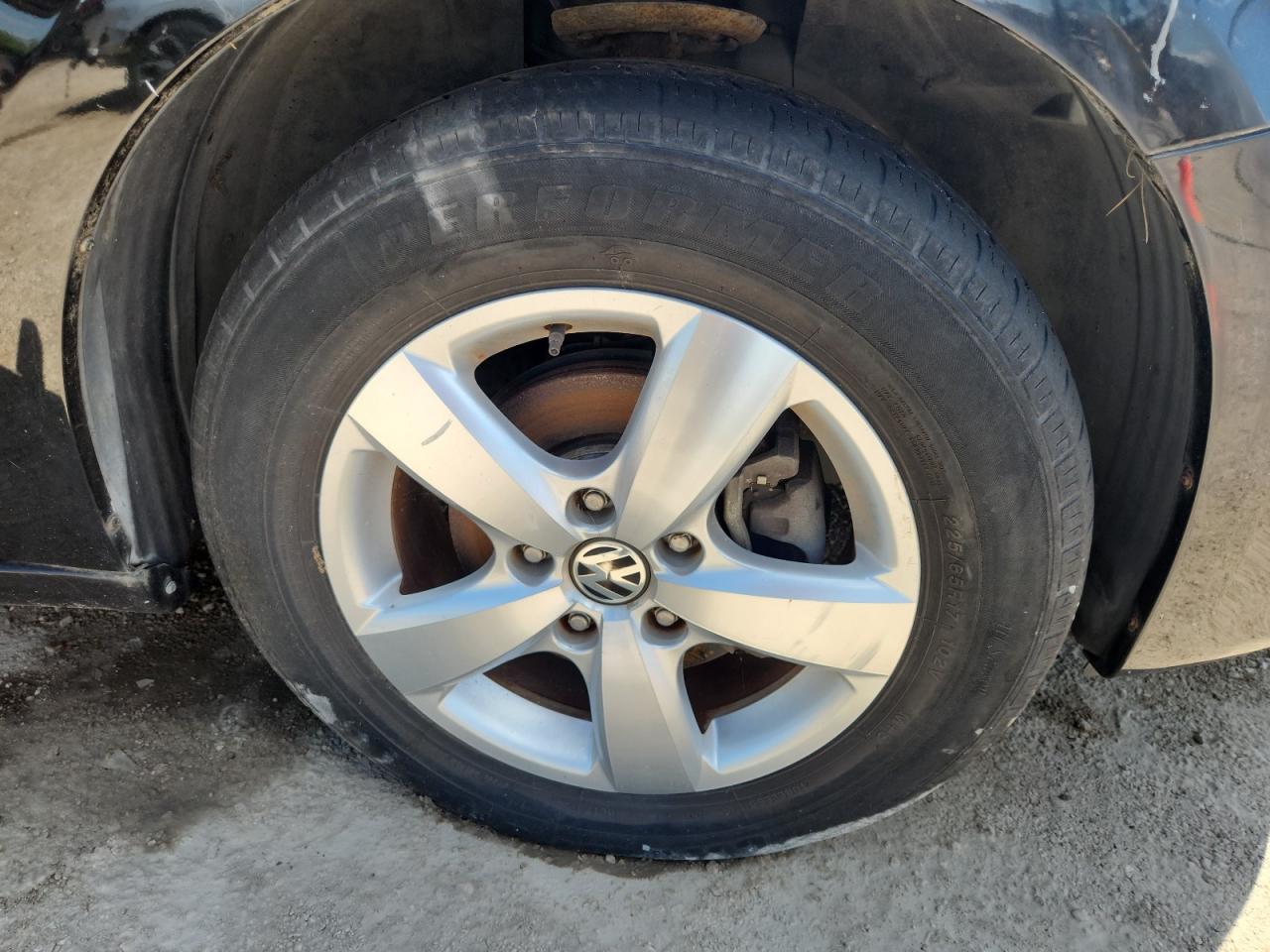 2011 Volkswagen Routan Se Black vin: 2V4RW3DG3BR643486 Damage: Right Front Wheel, Curb Rash, 2 To 3 Inches
